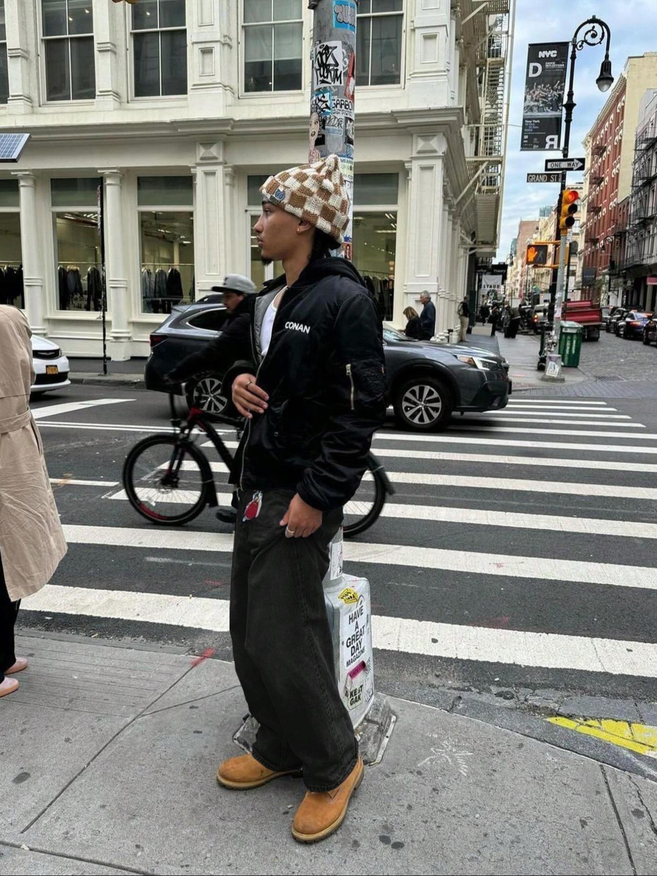 Men's Loose-Fit Denim Jeans, Comfortable Casual Style, Plain Pattern, Button Fly Closure, All Seasons Wear, Trendy Street Fashion, Streetwear