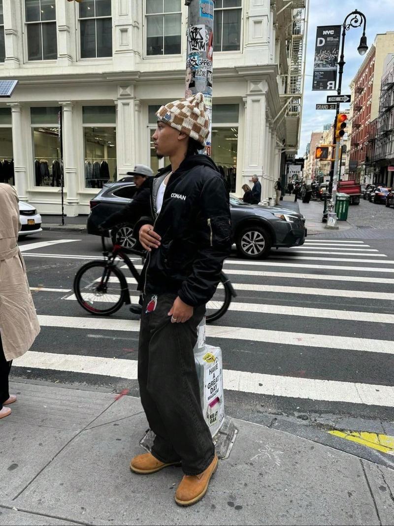 Men's Loose-Fit Denim Jeans, Comfortable Casual Style, Plain Pattern, Button Fly Closure, All Seasons Wear, Trendy Street Fashion Men's Loose-Fit Denim Jeans, Comfortable Casual Style, Plain Pattern, Button Fly Closure, All Seasons Wear, Trendy Street Fashion