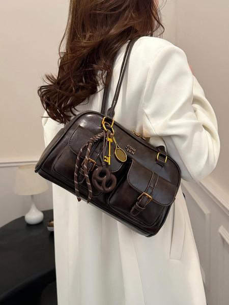 Fashionable and casual Boston bag, stylish bowling bag, retro soft leather shoulder handbag, simple and niche shoulder underarm bag, Flap Shoulder Bag, suitable for daily use and other scenarios.