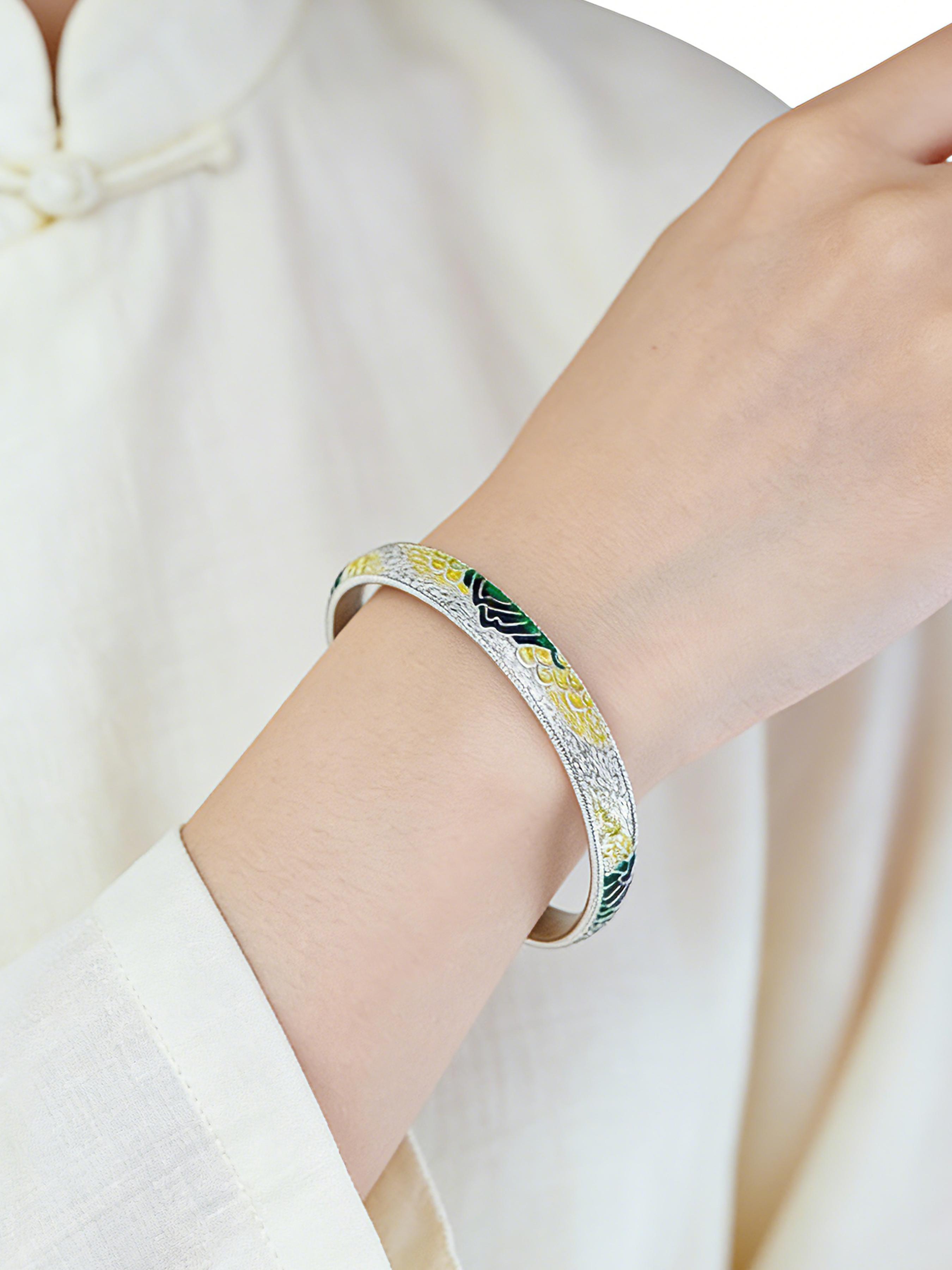 Enamel Craft Bracelet, Long-Lasting Color, Non-Oxidizing, Smooth Texture, Elegant and Versatile, Perfect Gift for Holidays and Birthdays