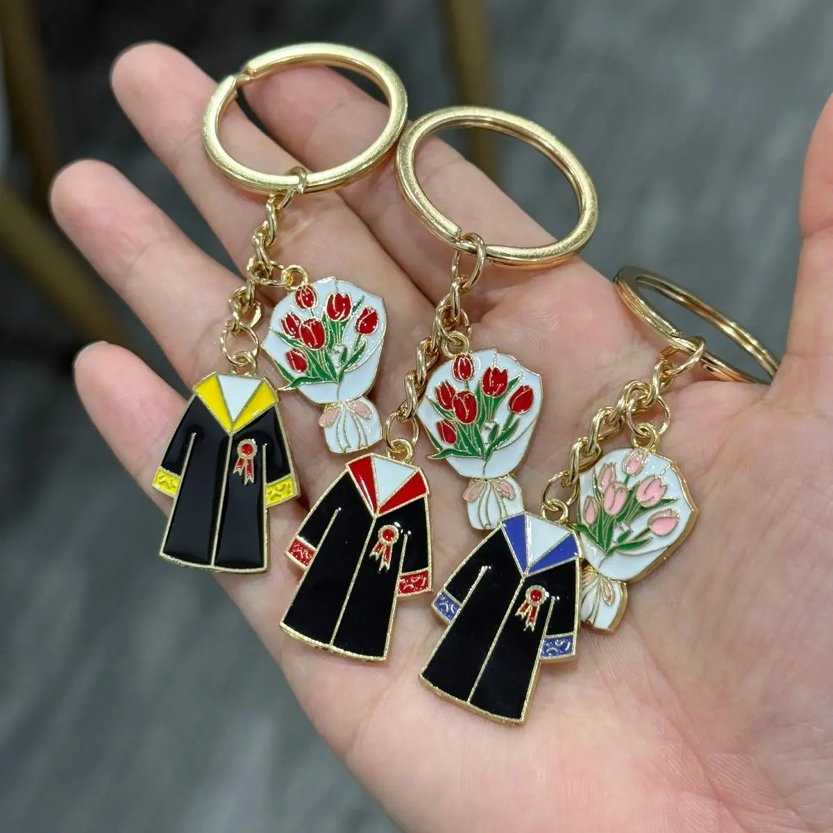 Fabric Graduation Gown Keychain Pendant, Class of 2026 Bag Charm, Memorial Gift for Graduates