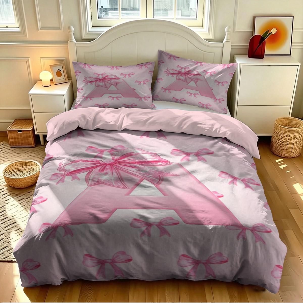Pink Letter A~Z Bow Pattern Duvet Cover Set, 2/3Pcs Aesthetic Cute Bedding Set, Comfy Bedding Set, Breathable Quilted Quilt, Sweet Girly Bed Linens, Perfect for Teen Girls Bedroom Decor. 1 or 2 Pillowcase, No Filling