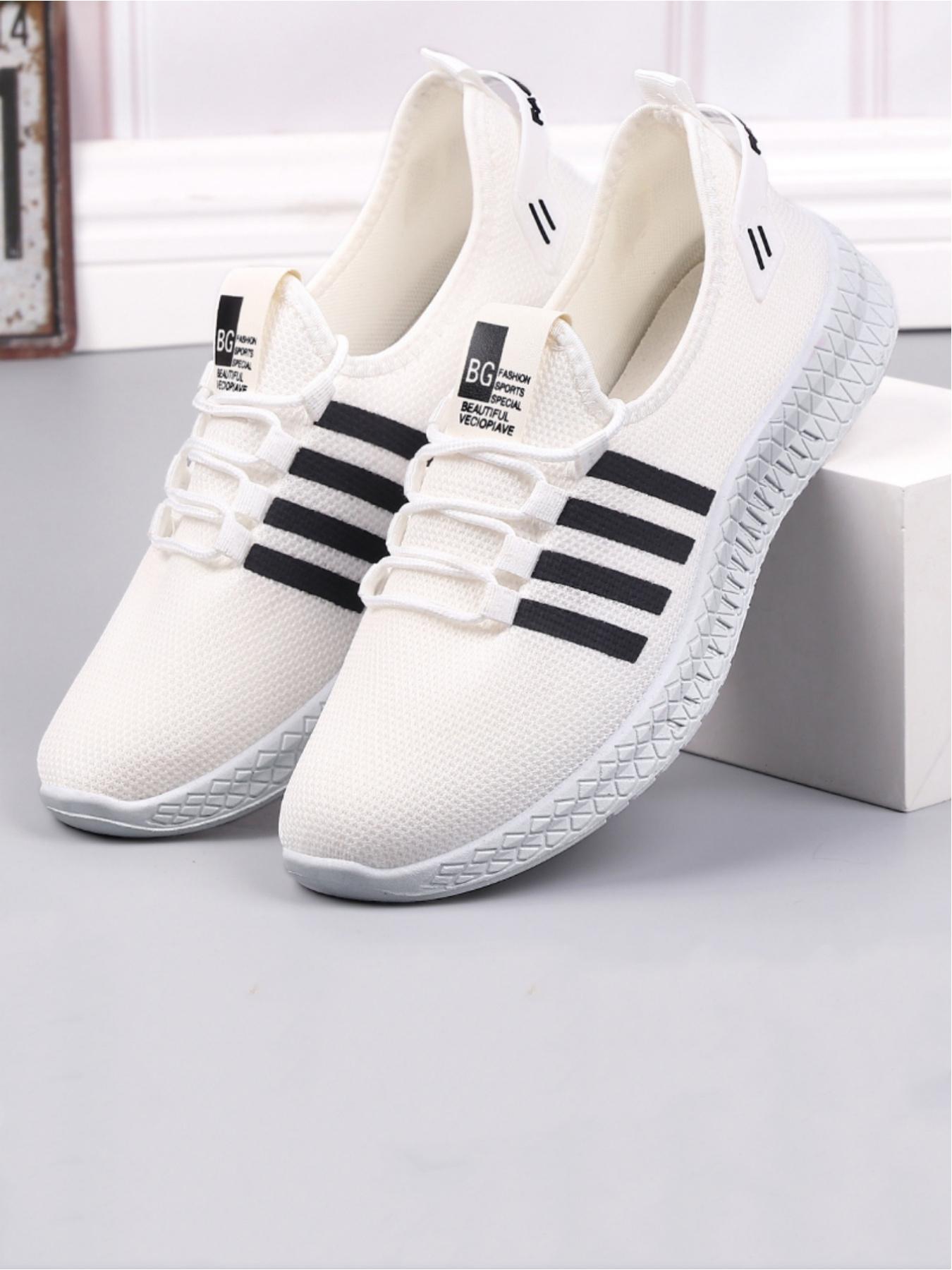 Men's casual sports shoes, lightweight wrapped in breathable material, classic striped contrasting design simple and fashionable, versatile color matching for daily use, styles that fit the foot shape, preferred for daily commuting and campus wear