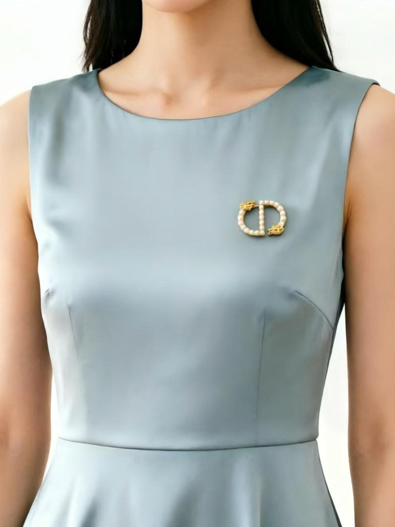 Elegant Letter Pattern Brooch, All-Seasons Fashion Accessory, Business Style Pin, Perfect Gift for Women, High-Quality Design