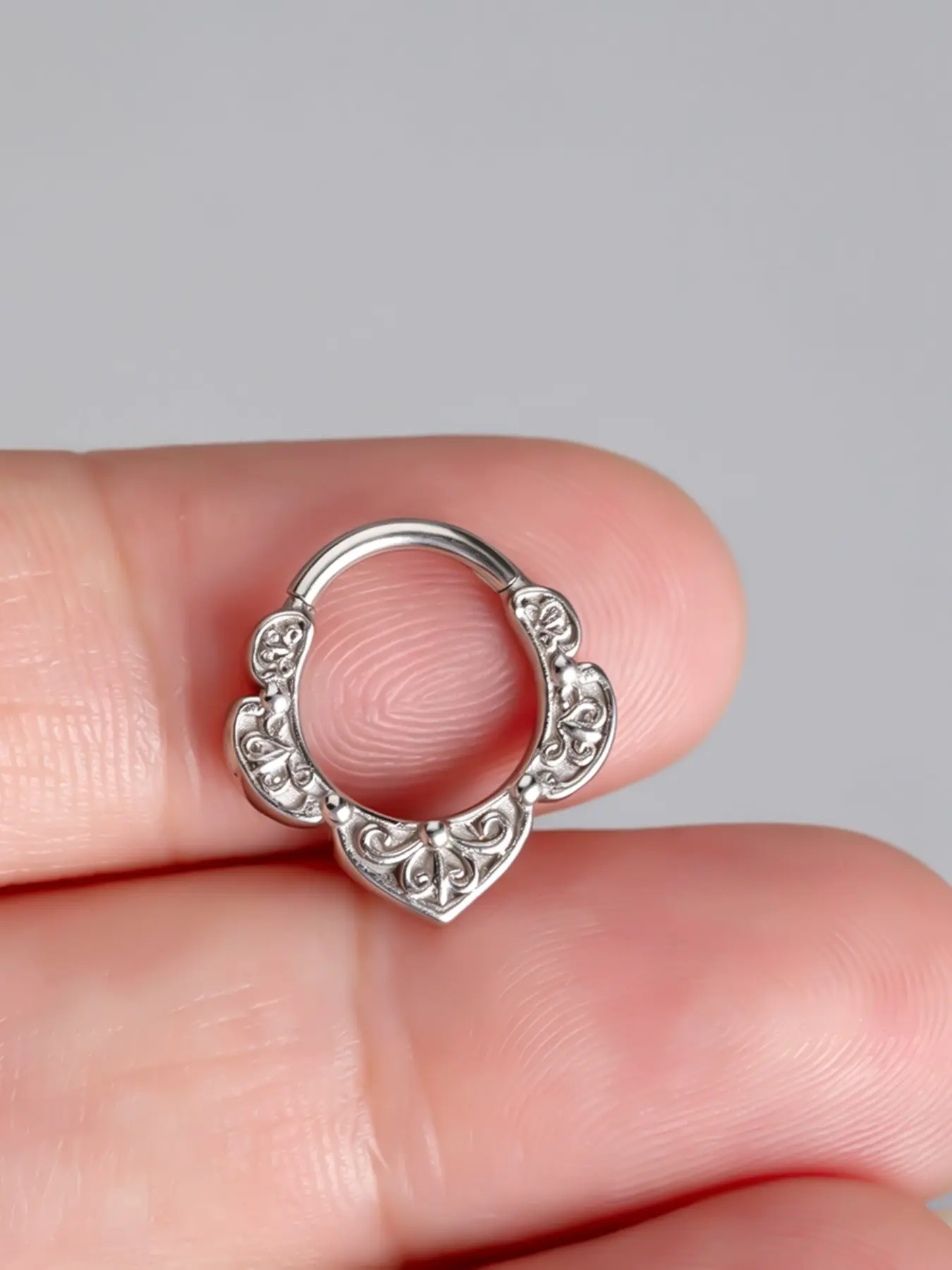 vanku 1pc Vintage Floral Engraved Septum Clicker Ring, 316L Stainless Steel, Hypoallergenic Hinged Nose Hoop, Boho Body Piercing Jewelry for Women