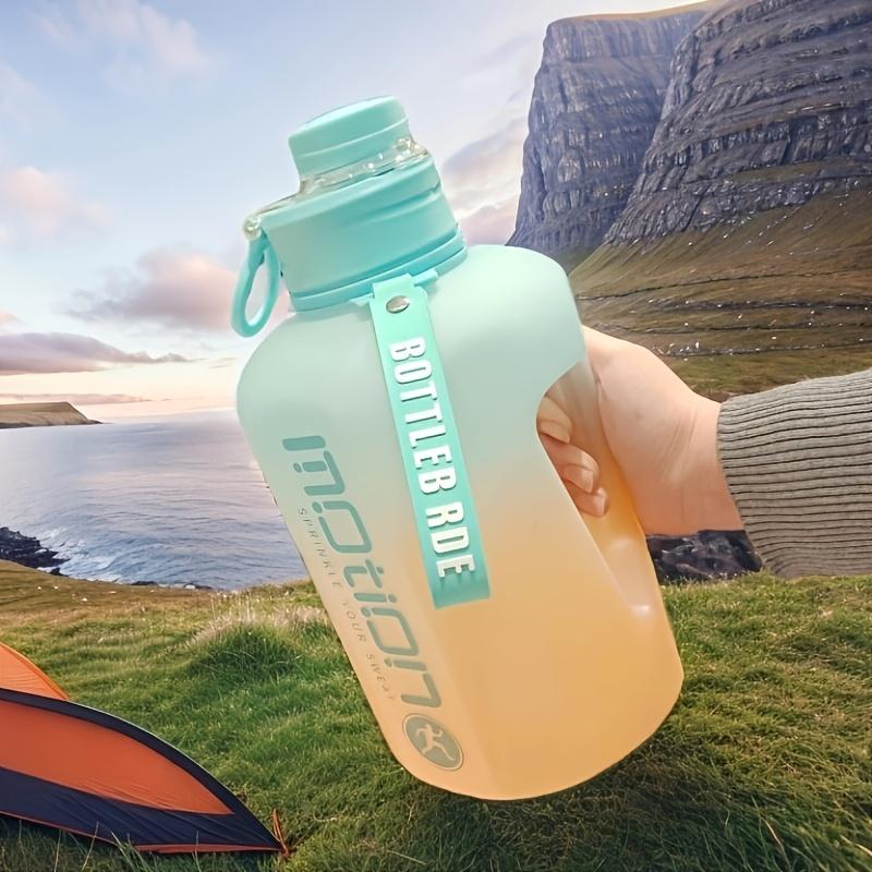 Large Capacity Sports Water Bottle with a Scale Line And Straw, Designed for Outdoor Activities And Gym Use. This Durable And Sturdy Kettle Is Leak-Proof And Comes with a Portable Rope, Suitable for Adults And Can Withstand Both Heat And Cold