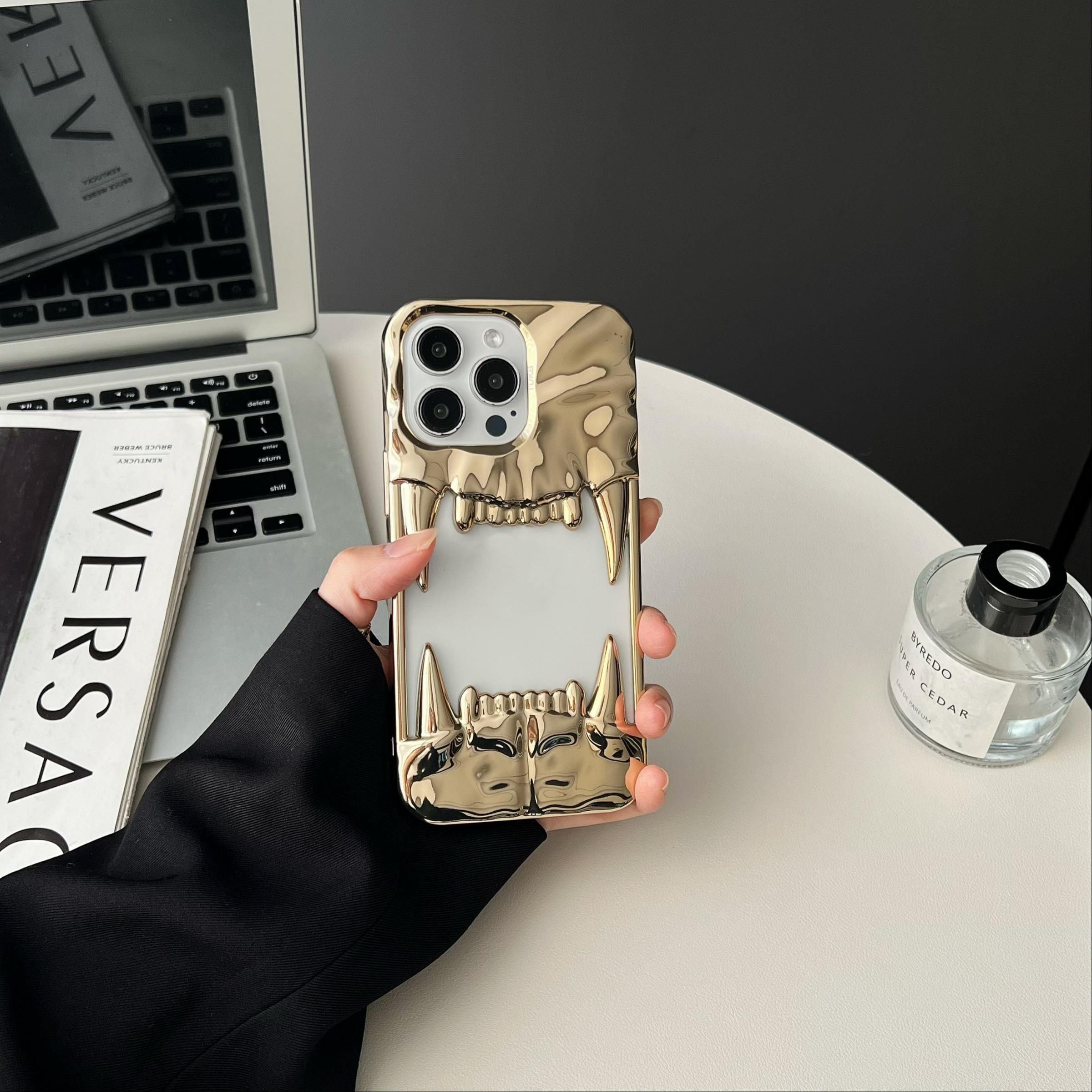 Fashion Cool Electroplated Silver Black Skull & Fangs Design, Imitation Metallic Glossy Hollow Heat Dissipation Soft Protective Case For iPhone 11 12 13 14 15 16 17 Pro Max, Creative Holiday Gift Phone Case For Men, Women, Kids and the Elderly