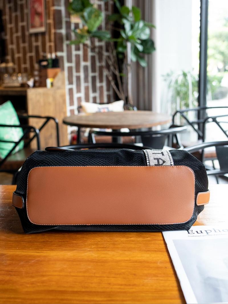 Fashionable and light luxury commuter shoulder tote bag, letter webbing shoulder messenger bag, three-dimensional bag-shaped metal zipper decoration, lightweight and durable casual versatile business travel bag, Casual messenger bags