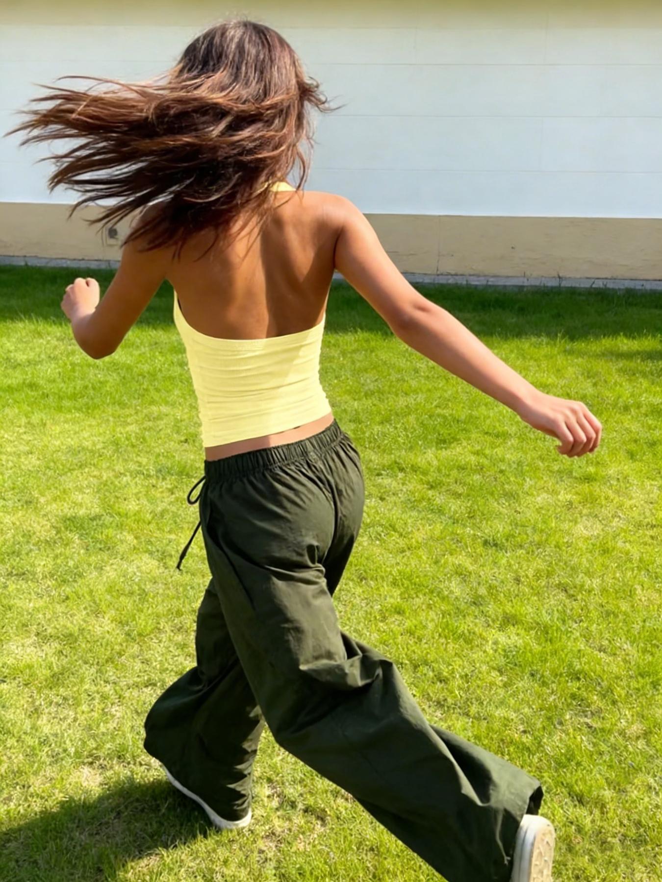 Girls' Plain Halter Top, Fitted Casual Style, Breathable Comfort, Versatile for All Seasons, Perfect for Travel & Daily Wear