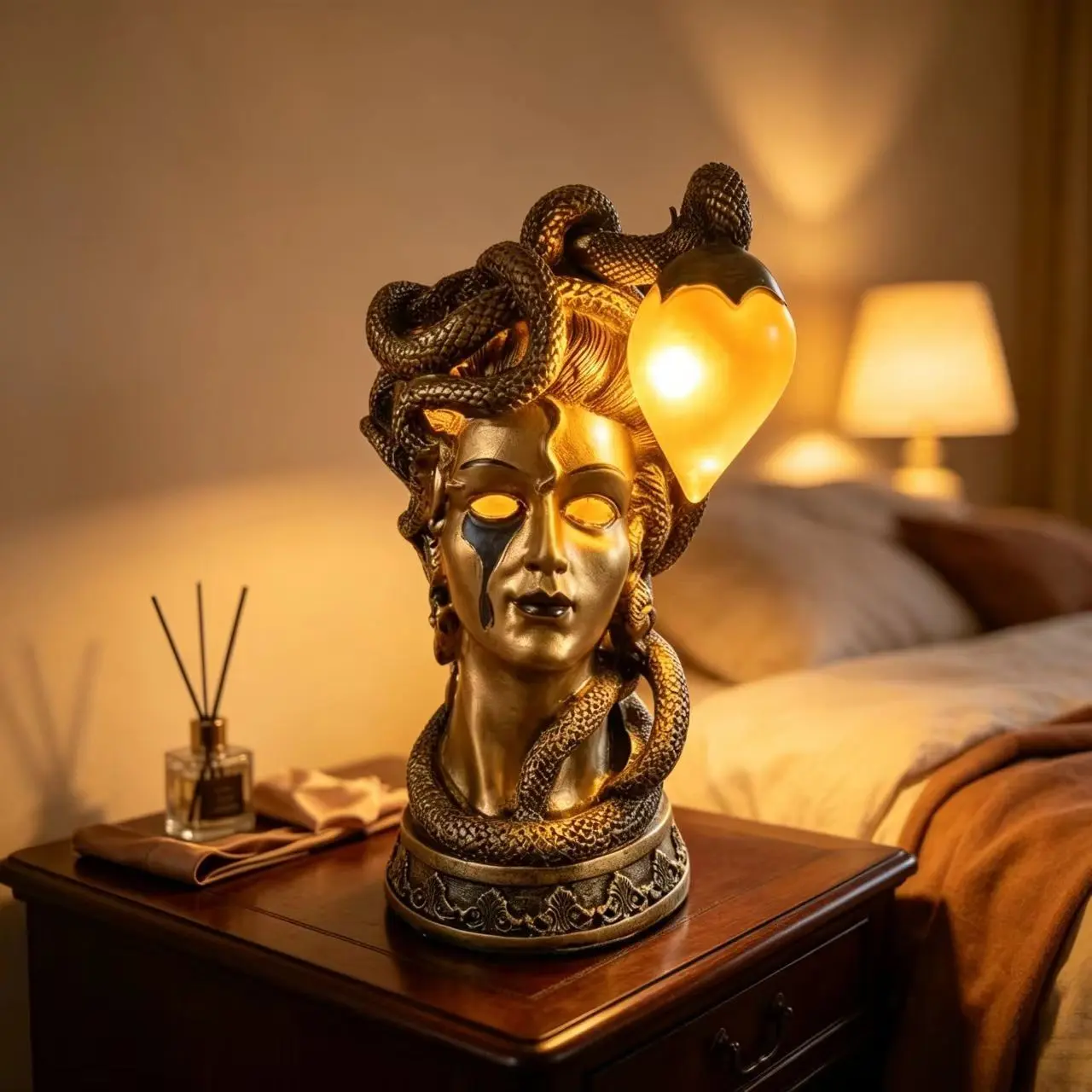 Handmade Gothic Table Lamp, USB Powered Halloween Ambient Light, Glowing Eyes, Portable Resin Nightlight, Warm Light, Bedroom, Bookshelf, Bar