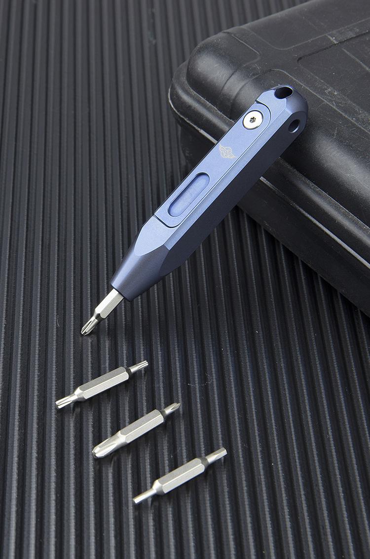 Otacle D1 EDC Titanium Multi-Bit Pocket Screwdriver, 8 in 1 Mini Screwdriver Set Magnetic Repair Multitool