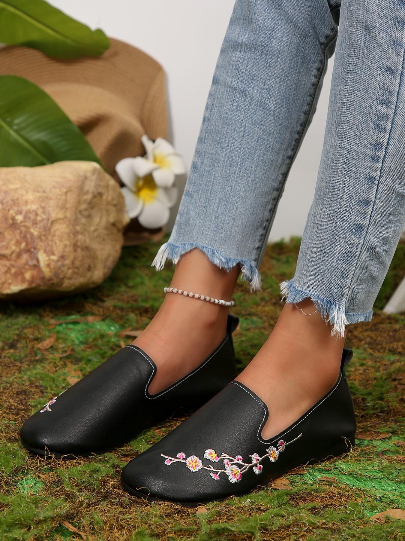 Women's Flat Shoes, Spring Summer New Arrival, Ethnic Style Vintage Low Top Embroidered Flowers, Soft Sole Mom Shoes, Casual PU Leather