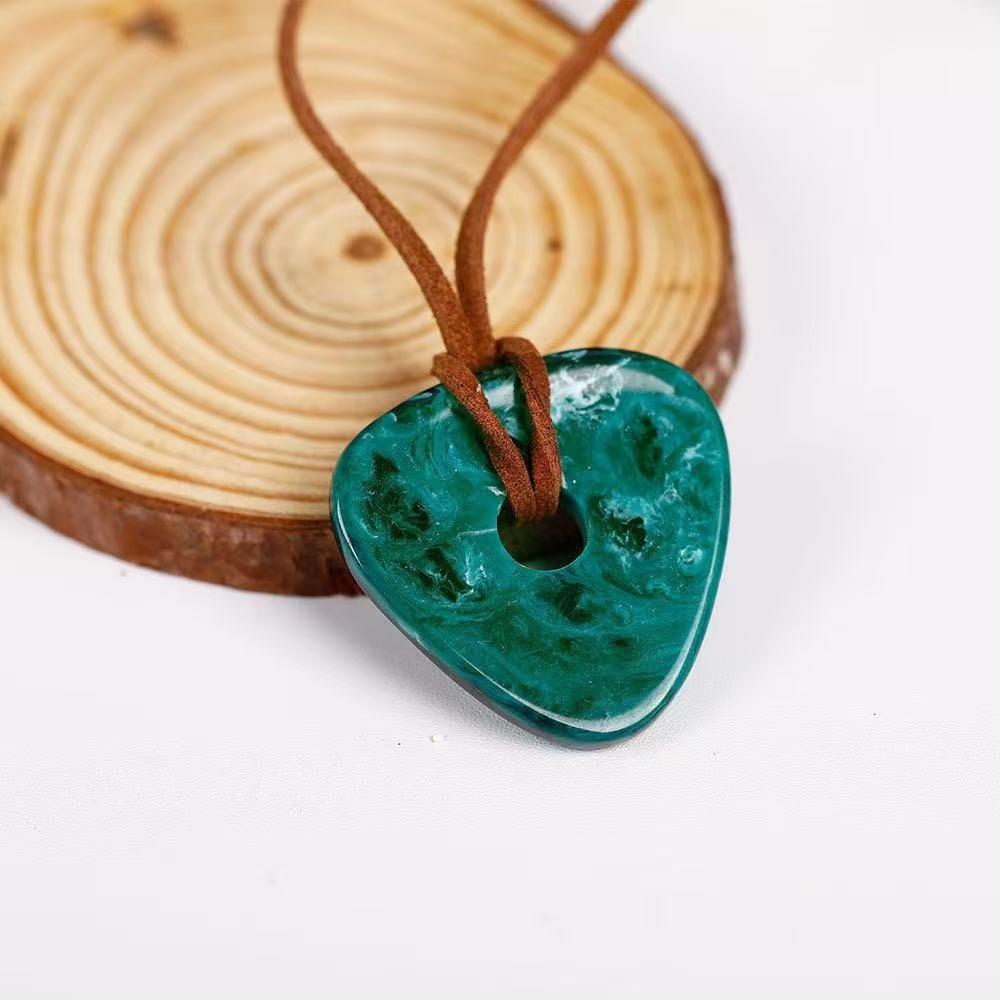 Trendy Halloween Ghost Mom Necklace, Unisex Pendant Jewelry, Perfect Gift for All Occasions, Stylish Accessory for Men & Women