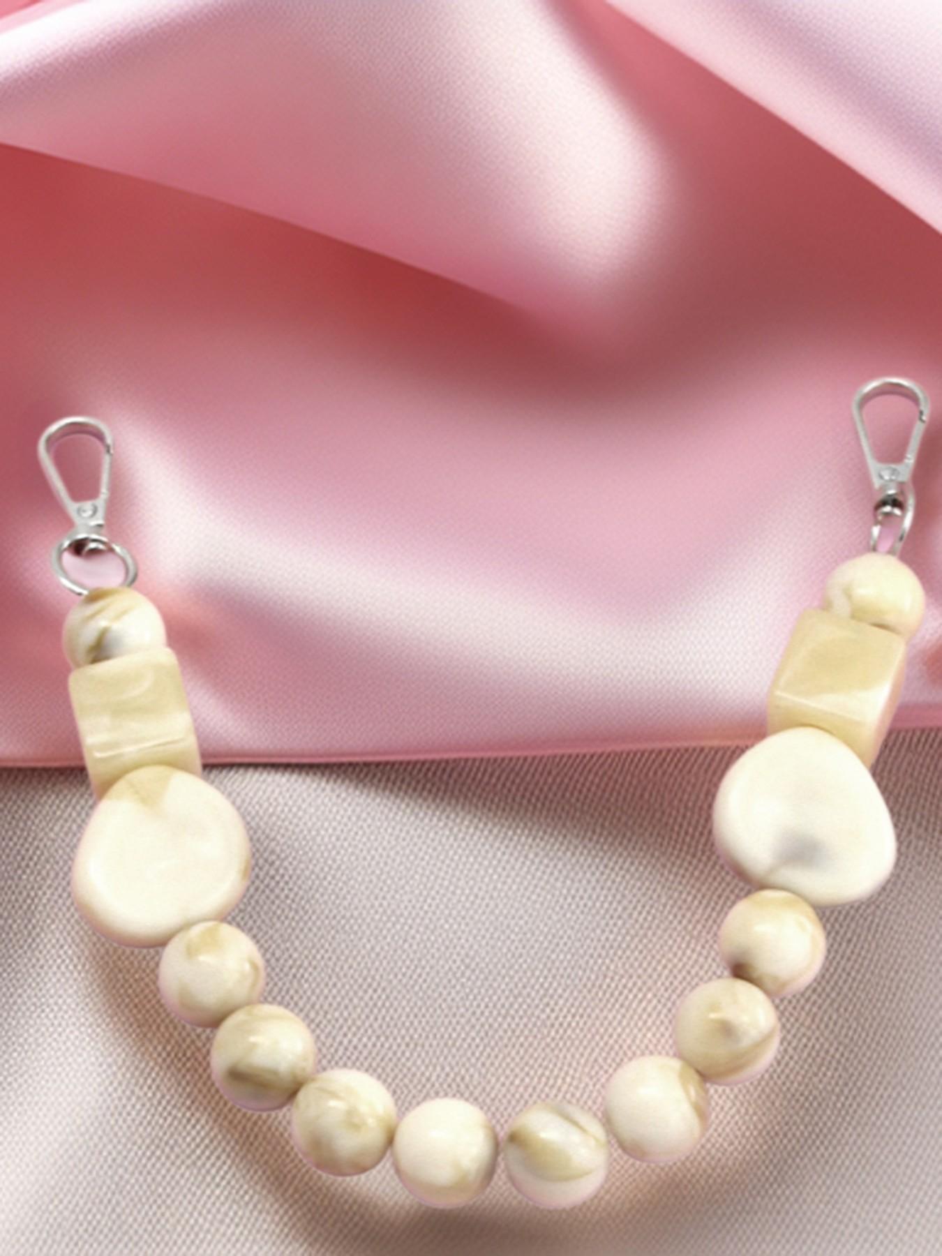 Gentle and fashionable texture bag chain, with irregular shape and round bead bead design, milk white blended color matching, exquisite and practical texture bag hanging, suitable for daily commuting, shopping