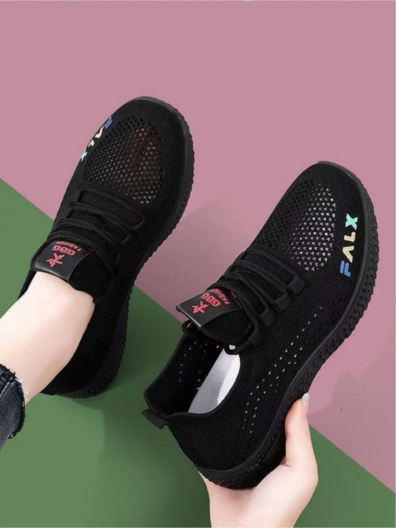 Ladies' casual sports shoes, made of lightweight and comfortable material, with a thick sole pattern for stable grip, and a heel loop design for easy on and off. Ideal for daily commuting and light sports wear