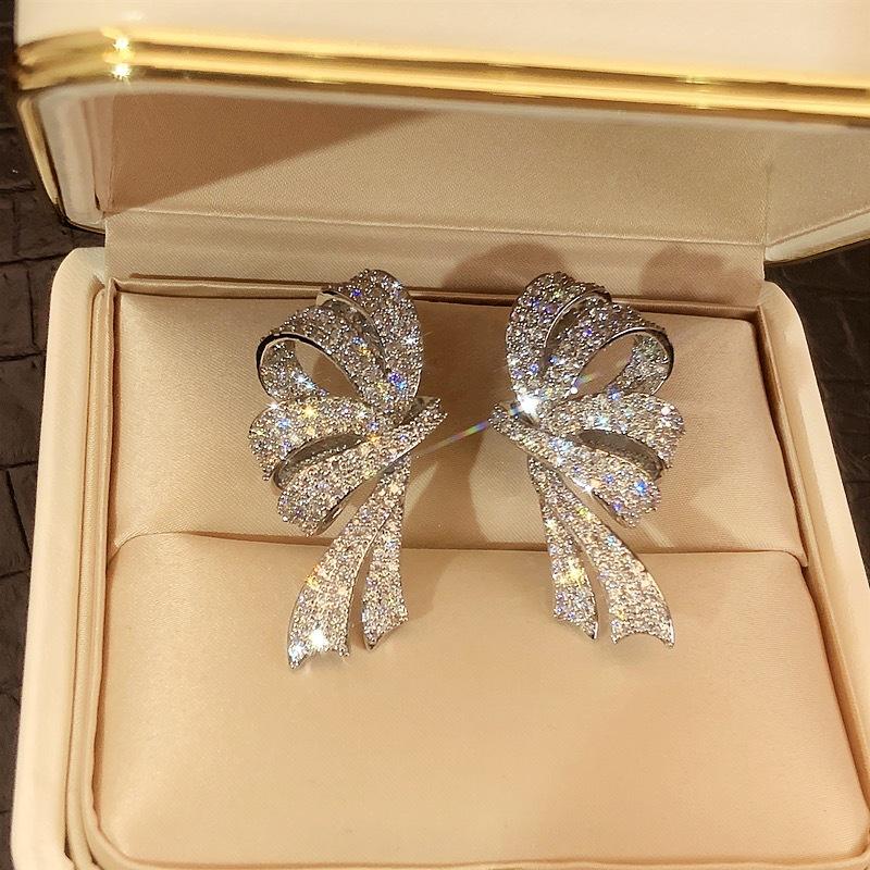 Three-dimensional bow earrings, full of diamonds, dazzling and sweet, light luxury, ultra-shiny, diamond-studded, high-end earrings with exquisite elegance. birthday gifts for gf