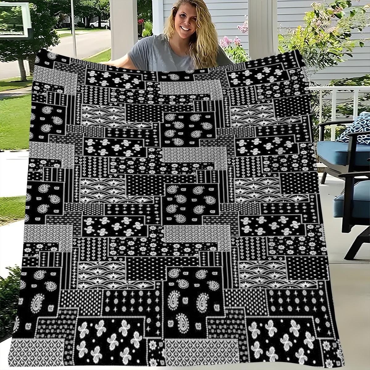 1pc Paisley Pattern Flannel Blanket, Outdoor Travel Universal Cover Blanket, Extra Large Soft Comfortable Digital Print Blanket