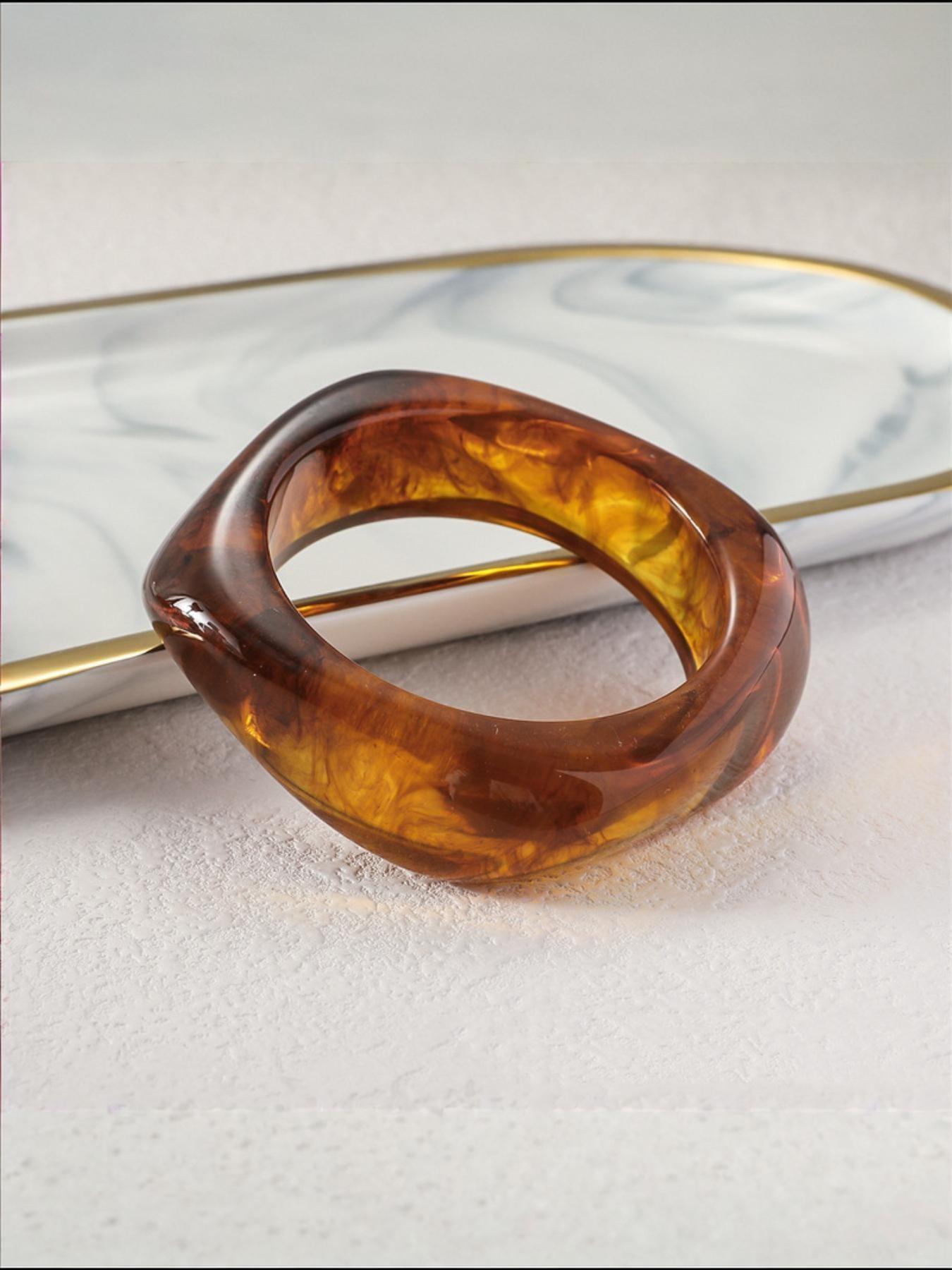 Vintage Acrylic Resin Bracelet for Women, High-End Elegant Band, Unique Style, Small Crowd Exclusive Jewelry Accessory