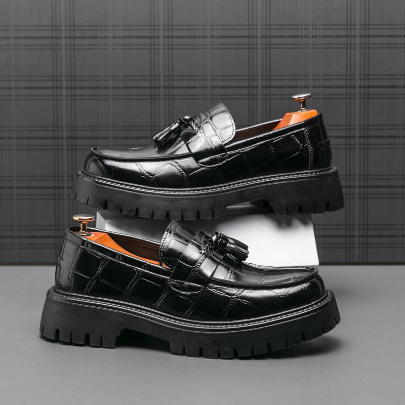 Ubetif Men's 2025 Fashionable Casual Tassel Decor Leather Slip-on Shoes,  Exquisite appearance Loafers, Simple Design Elegant Plain Round Toe Loafers, Business Style Temperament Flats for Daily Wear, MenShoes, Office Shoes, Valentine's Day, Gift for Him