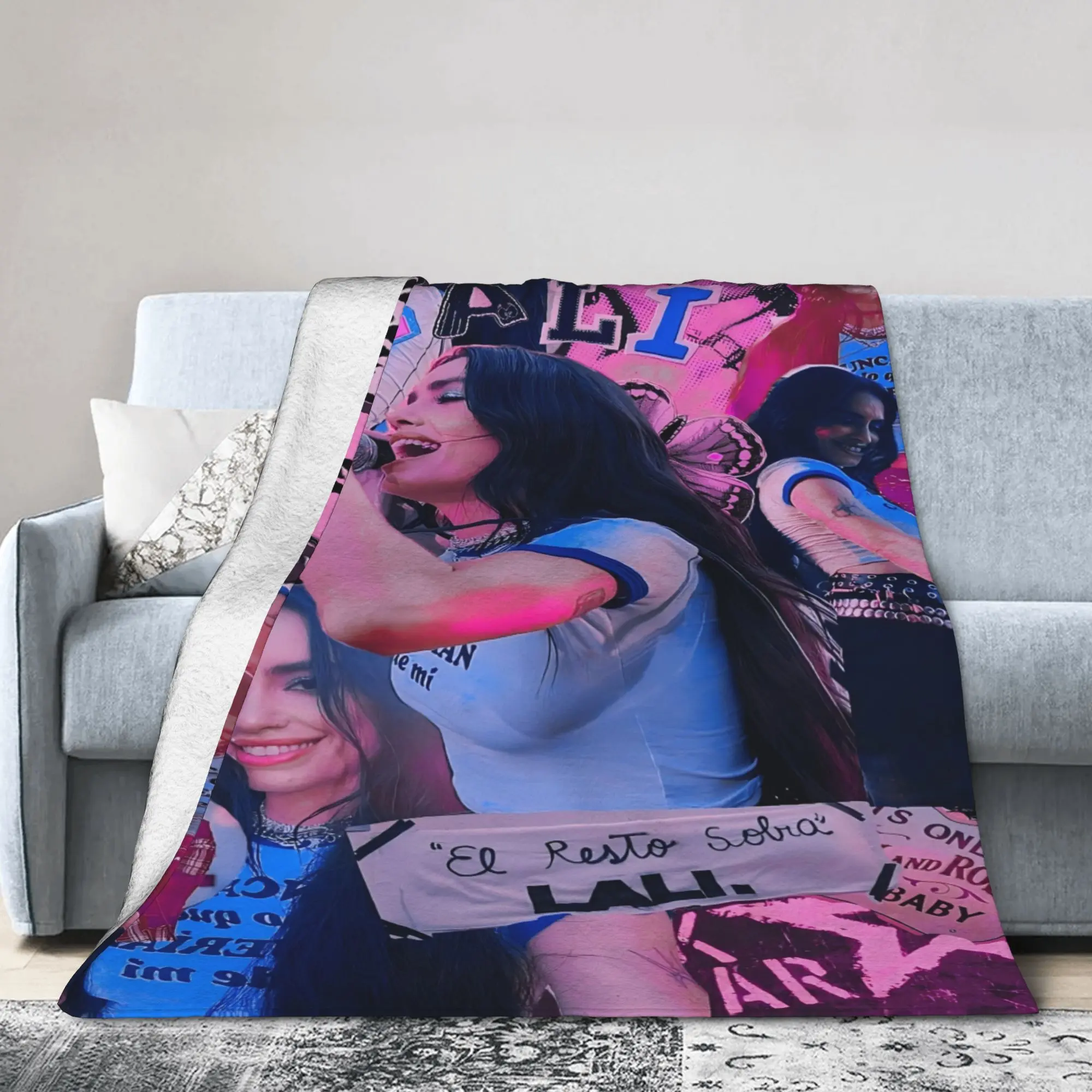 Retro Hip‑Hop Figure & Letter Print Blanket Soft Lightweight Nap Blanket For Bedroom Dorm