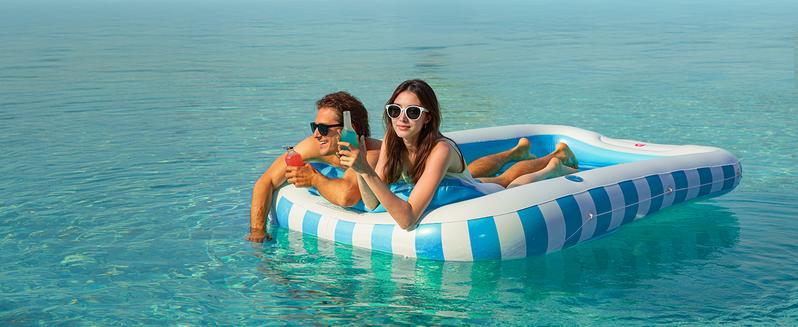 QPAU 2 Person Inflatable Tanning Pool with Extras: Extra Large 82"x60" Sunbathing Float for Adults, Removable Pillow, 2 Cup Holders, Grip Rope & Footrest for Backyard Pool Beach Lounge