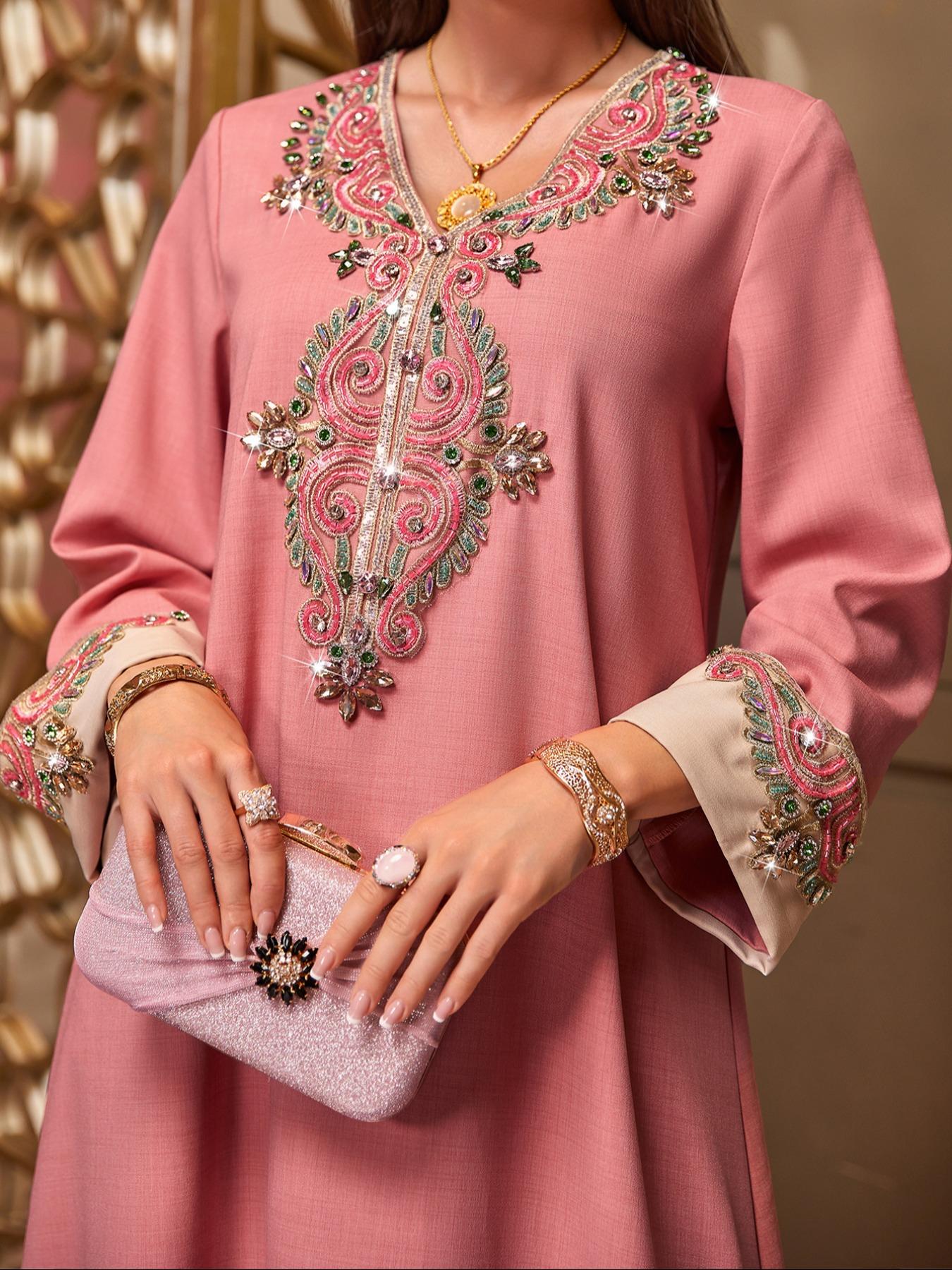 Elegant Embroidered Evening Gown Formal Wear, Elegant Party Dress, Classy Modest Dresses, V-Neck Long Fitted Dress with Handmade Rhinestone Collar & Floral Embroidery, Perfect for Banquets, Formal Elegant Fashion, Womenswear