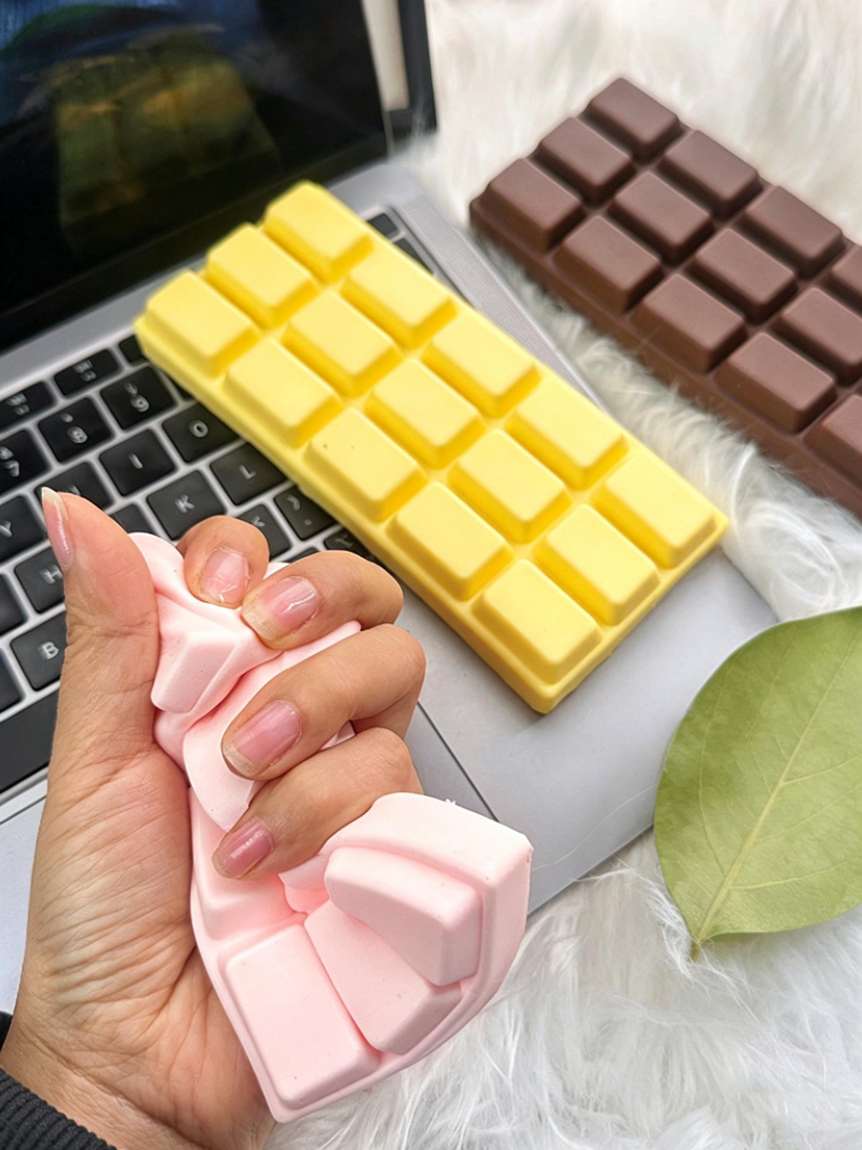 1pc-Simulation of eating and playing chocolate board slow rebound kneading music wet soft sticky hands.