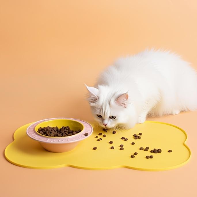 Silicone pet feeding mat, leak-proof and non-slip feeding mat for dogs and cats, oval-shaped bowl mat