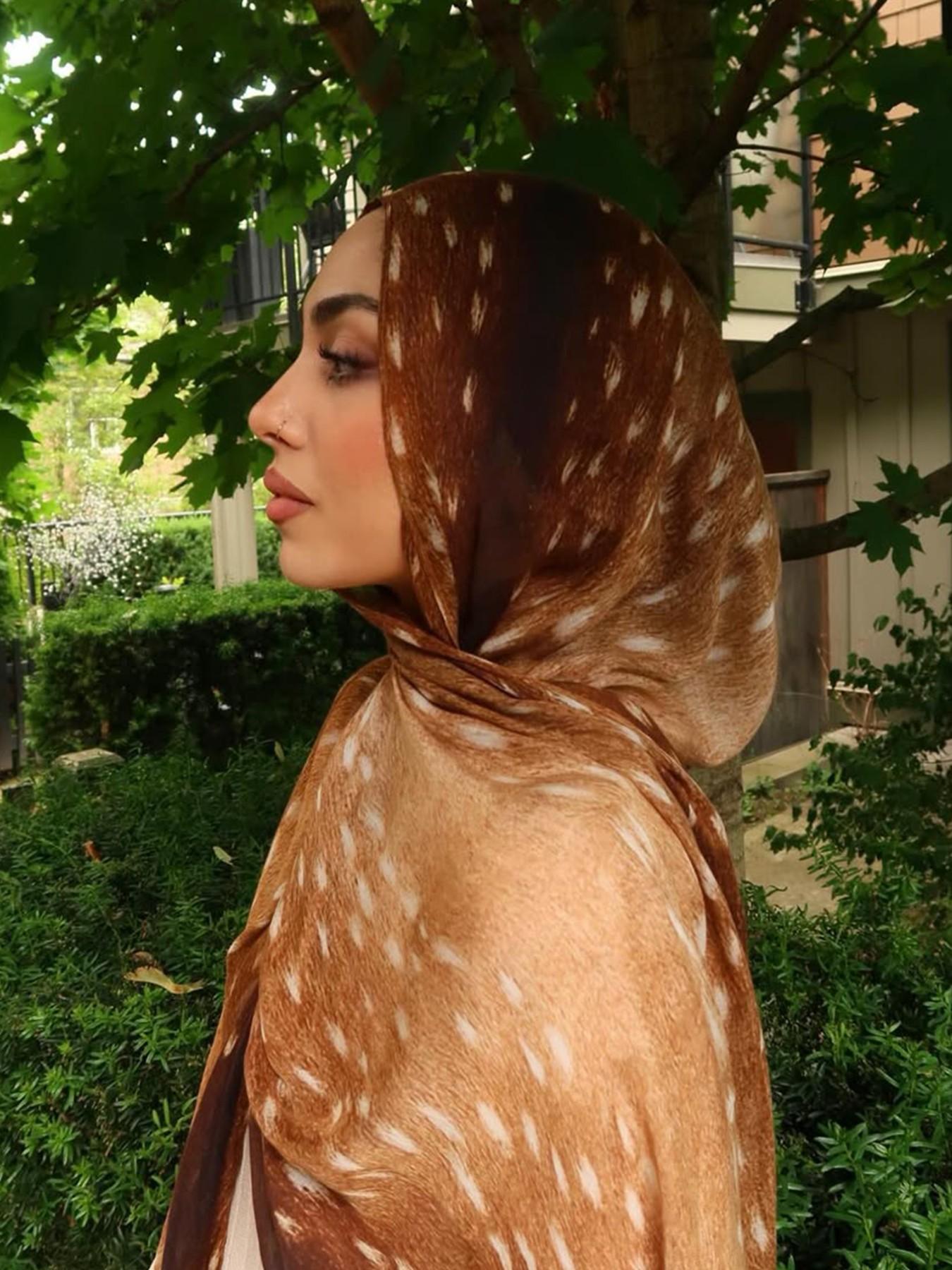 Women's Bohemian Watercolor Deer Print Hijab, Muslim Modesty Casual Fashion Scarf, Lightweight Single-Sided Printed Headscarf for Travel