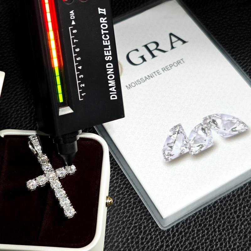 Delzzad 5.6ct Unisex Classic Cross Pendant Necklace Synthetic Moissanite Necklace S925 Chain Perfect for Any Occasion & Everyday Wear Birthday Anniversary Christmas Gifts