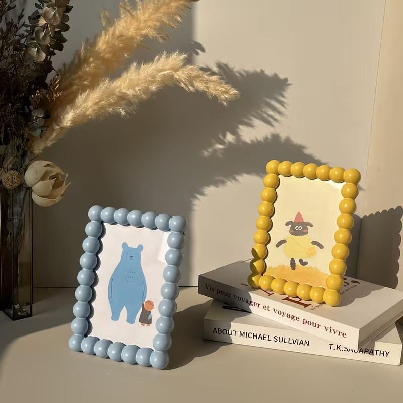 Cute Resin Decorative Photo Frame — A charming home accent and desktop photo display stand, perfect for showcasing family photos; holds 6-inch prints.