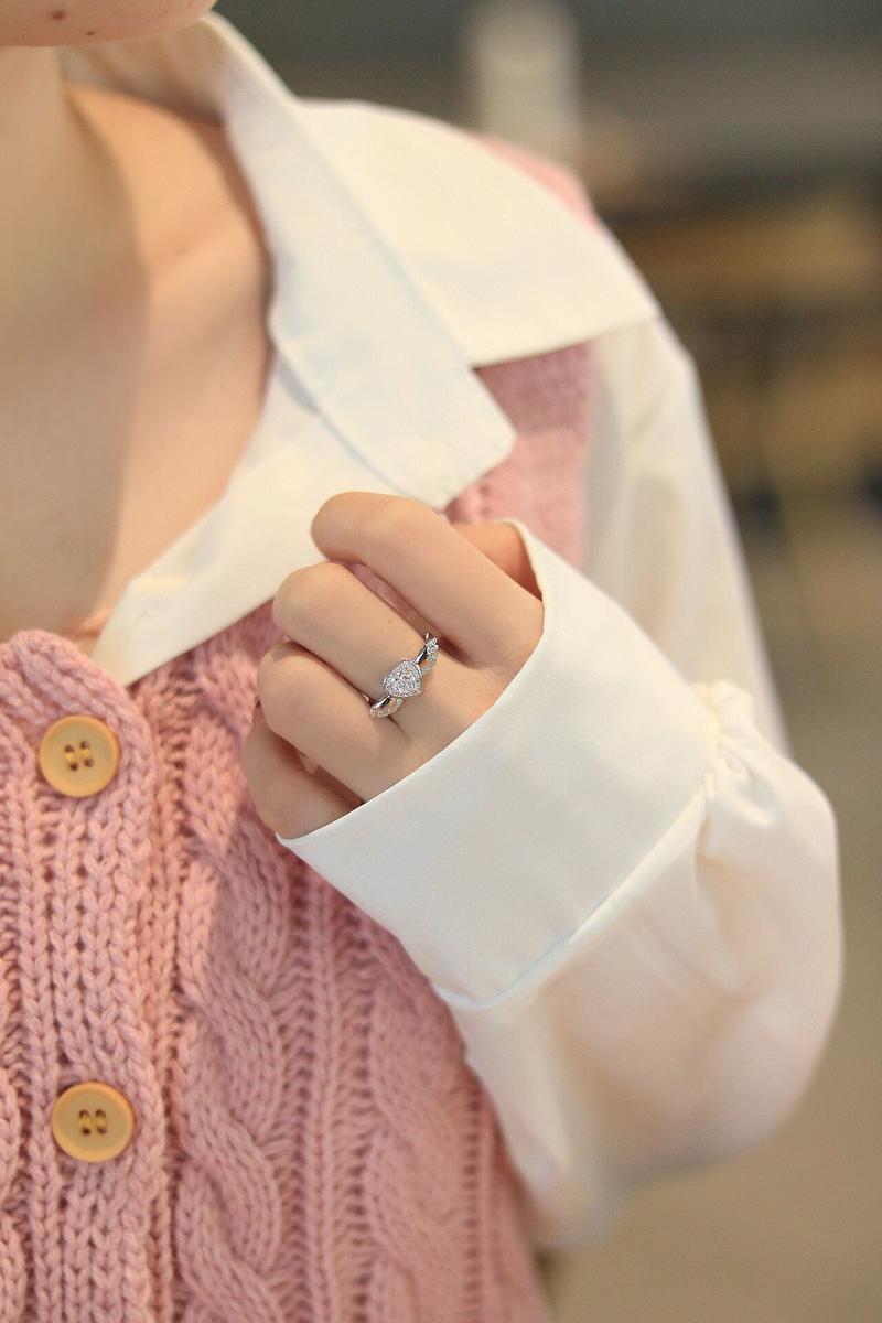 【#283 Flying Heart】0.5Carat Clear/Sakura Pink Heart Synthetic Moissanite Ring in 925 Sterling Silver Gift for her Birthday Mother's Day