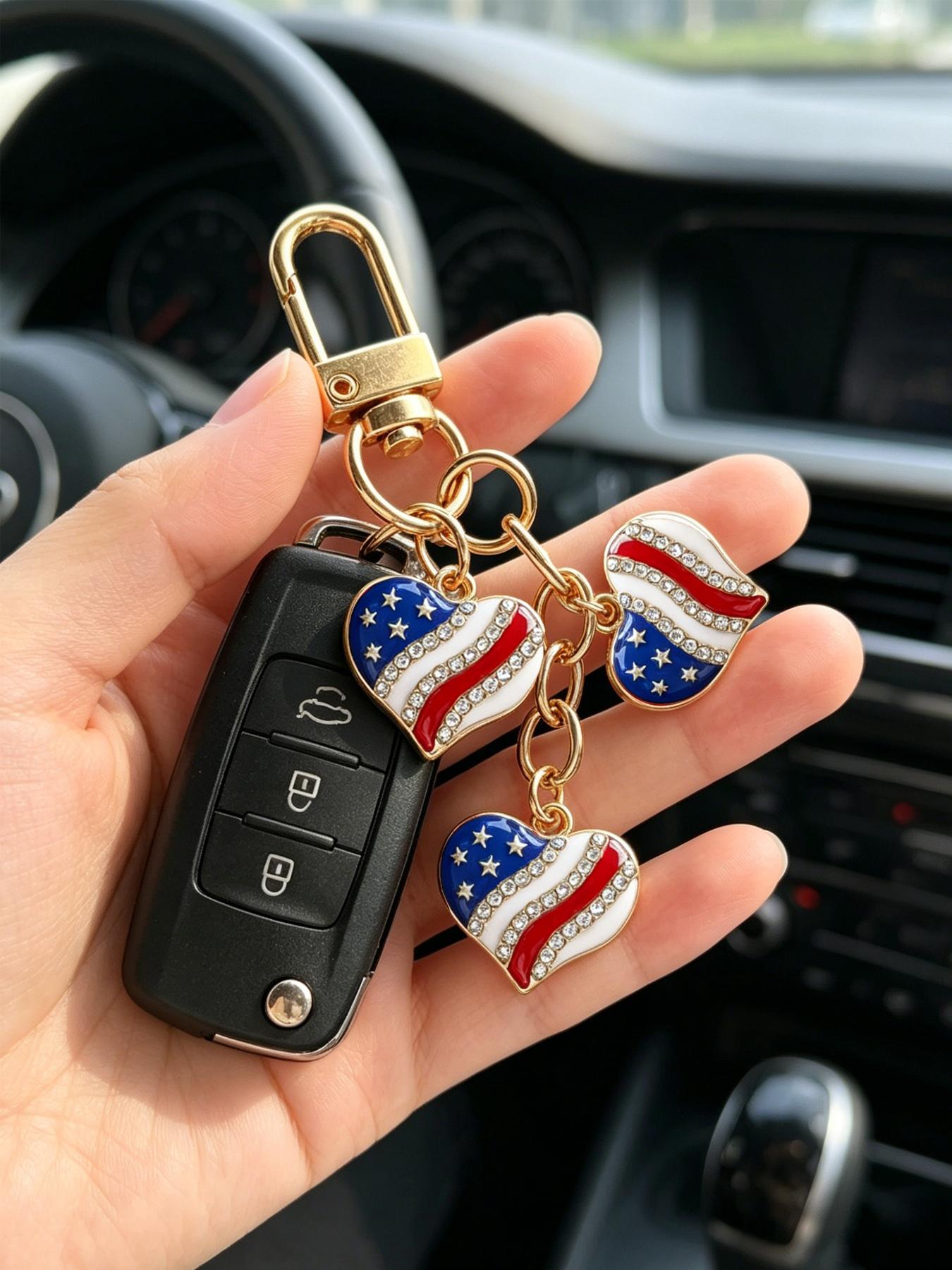 Patriotic heart-shaped keychains decorated with stars, hearts and other patterns. Heart Design Keychain Ideal as party favors, holiday gifts and decorative jewelry for Independence Day parties.