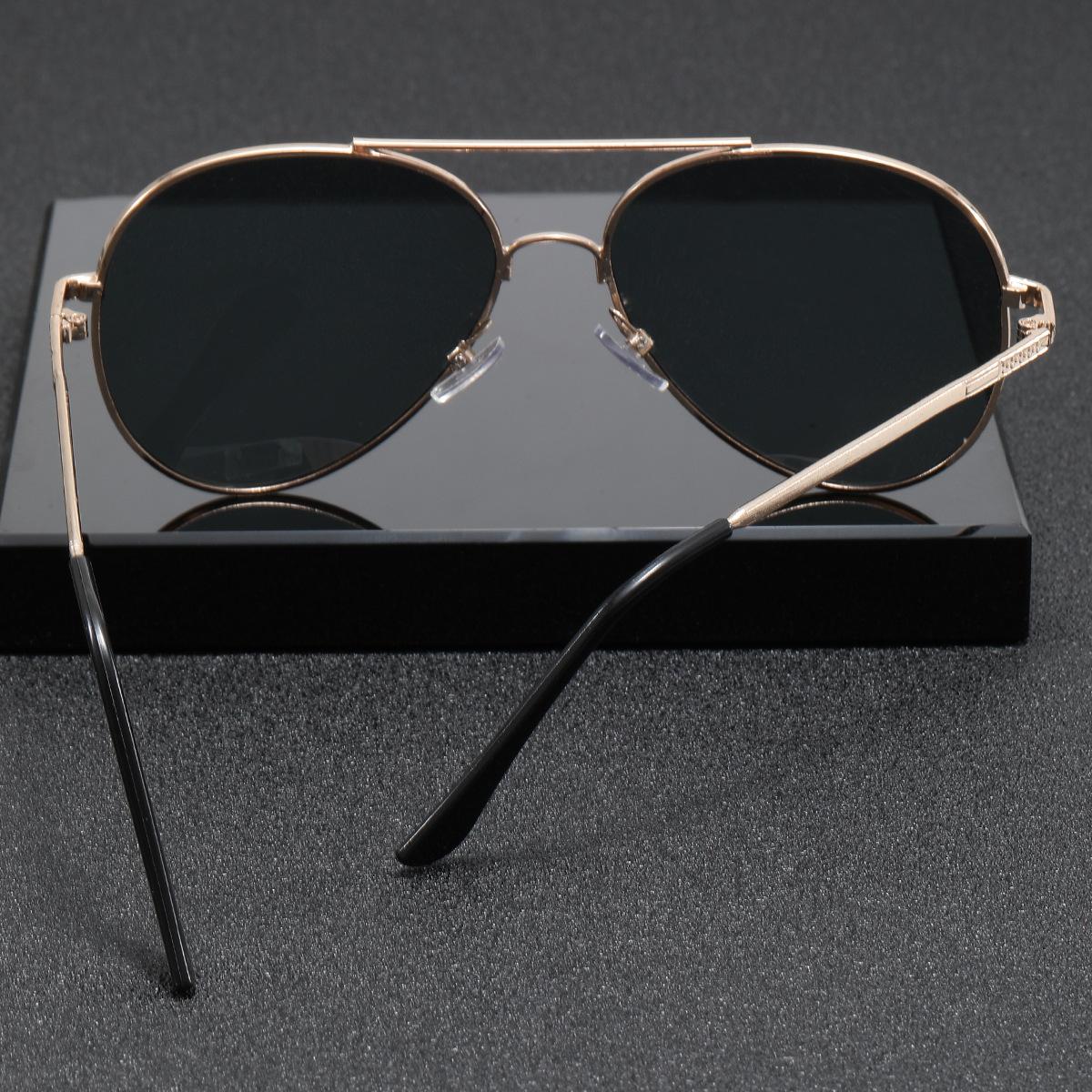 XUH Men's Classic Aviator Sunglasses 5 Pack, Retro Gold Metal Frame with Multiple Tinted Nylon TR90 Lenses for Casual Daily Wear & Driving, Aviator Frame Men's Sunglasses, Classic Frame