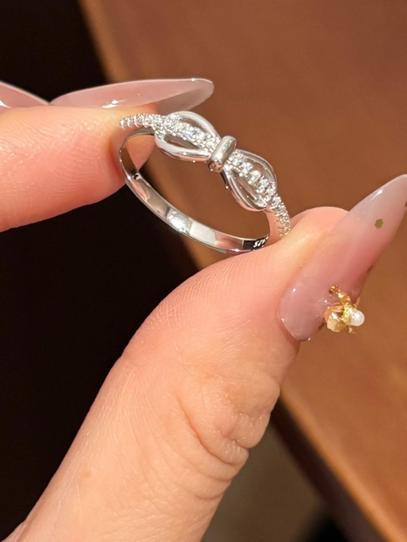 S925 Sterling Silver Elegant Bow Ring inlaid with D-color lab-grown moissanite, ideal gifts for birthdays, wedding anniversaries and Christmas