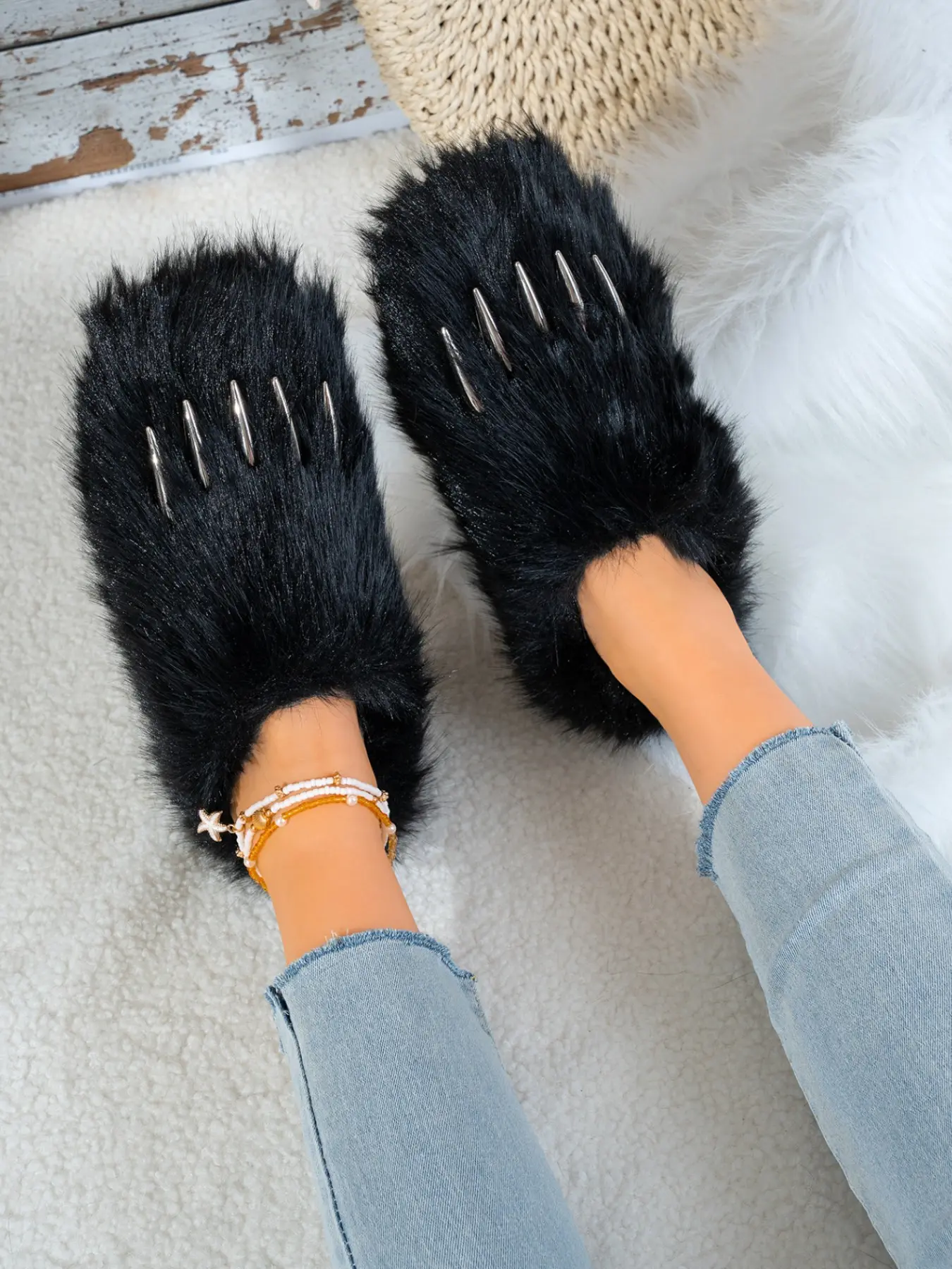Creative Monster Claw Full Cover Plush Slippers, Long Hair Texture Metal Claw Decor, Trendy Casual Home Shoes for Women