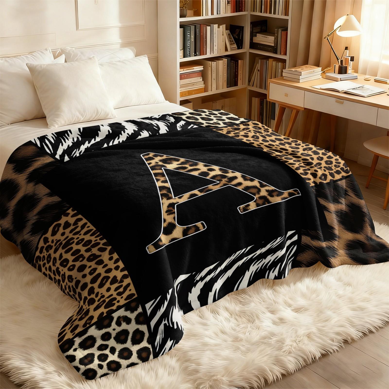 26 Letters Leopard Print Flannel Blanket, Soft & Comfortable, Warm & Breathable, Perfect for Couch Bed Recliner, Stylish Alphabet Printed Flannel Throw, Suitable for Bedroom Living Room Dorm, All-Season Cozy Gift Blanket