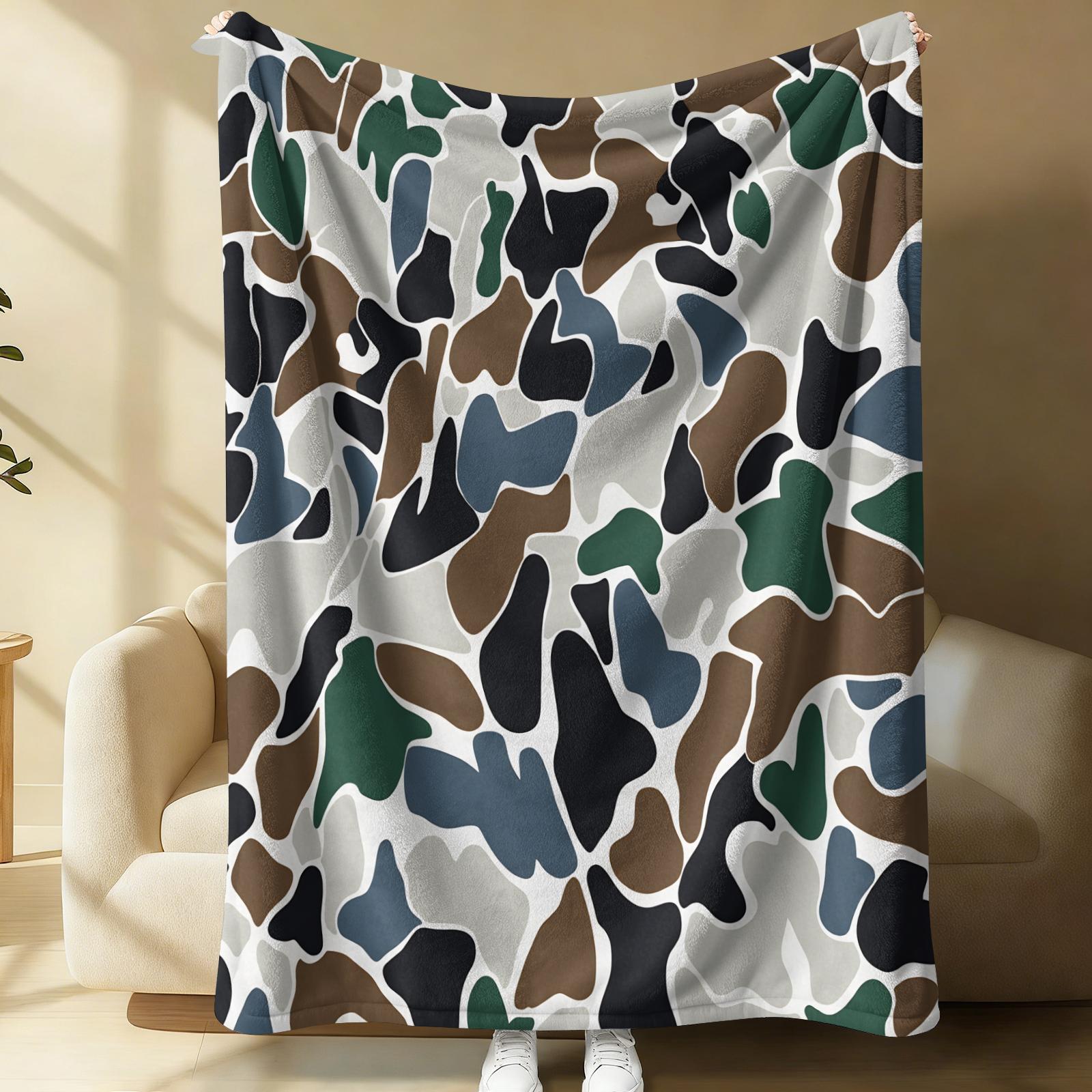 Multicolor Retro Camouflage Print Flannel Throw Blanket, Abstract Camo Pattern Blanket for Summer Air Conditioner Room, Lightweight Cozy Blanket for Bed Sofa Cover Office Nap Car Camping Travel