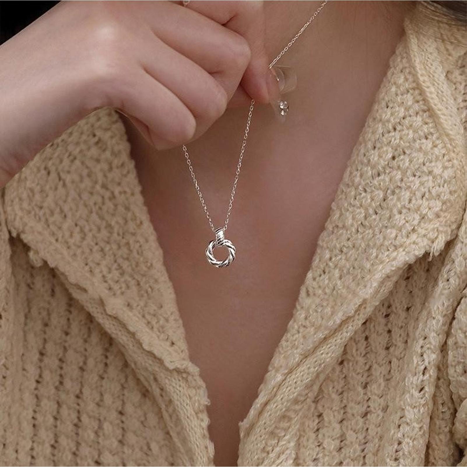 S925 Sterling Silver Small Round Necklace New Year Style Light Luxury Minimalist High-end Niche Design Collarbone