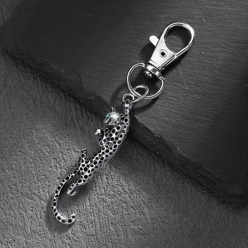 1pc European-American Vintage Minimalist Leopard-Shaped Bag Charm Keychain - Gold-Colored Chain-Attached Fashion Accessory, Keychain for Car Keys & Men’s Bags