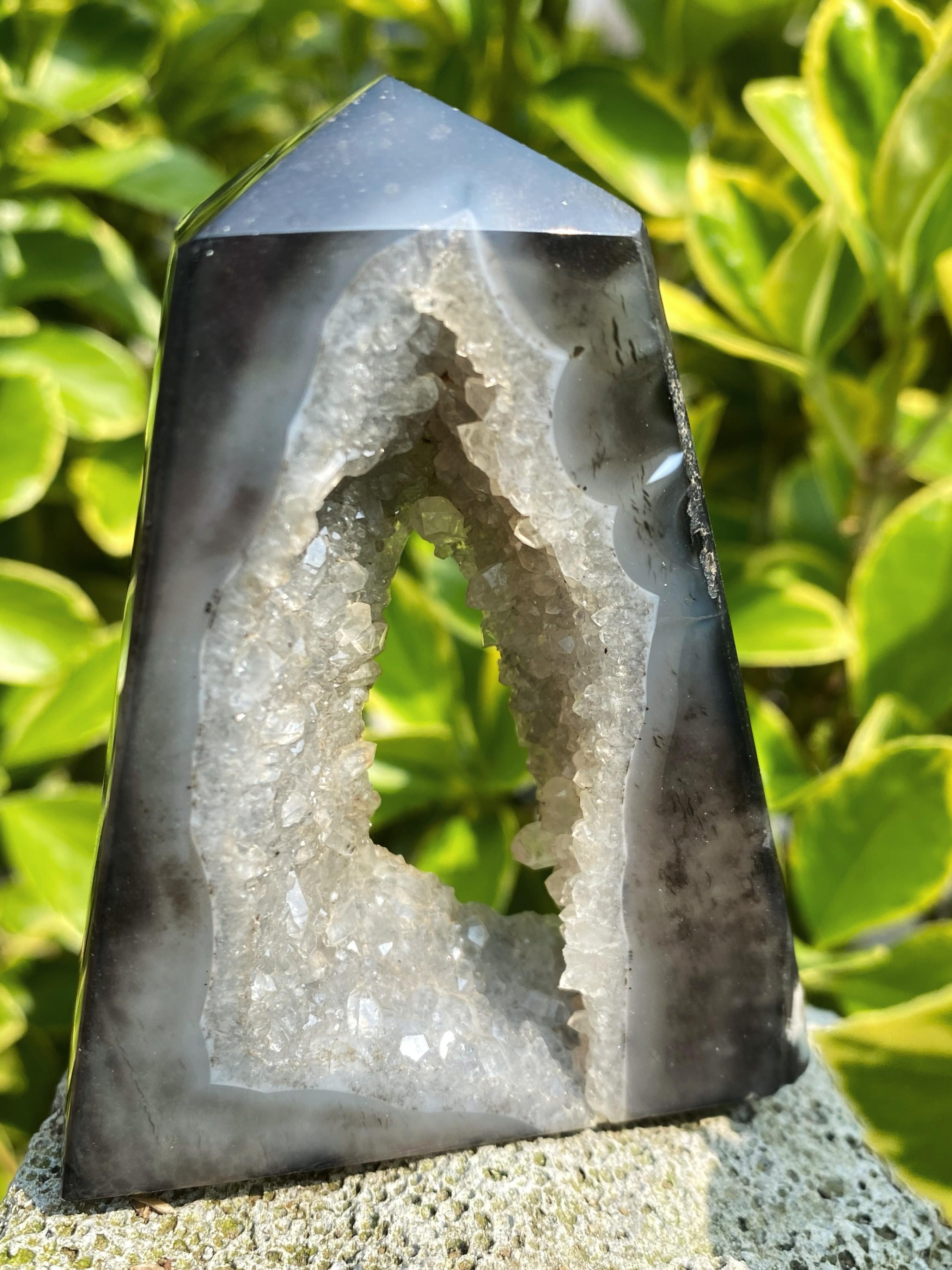 1pc 40-130g Natural Crystal Black Sardonyx Crystal Cave Door Ornaments, Creative Home Desktop Decoration, Crystal Collection, Unique Gifts Choice.