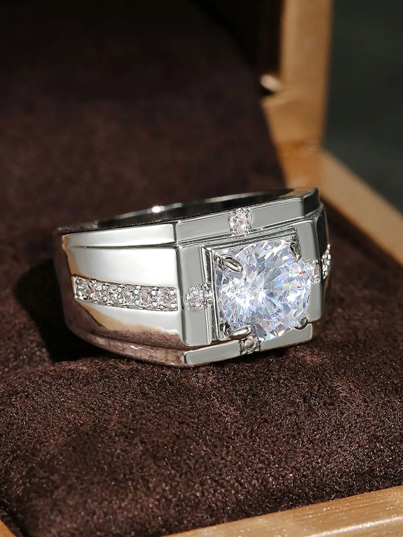 1Pc Fashionable S925 Sterling Silver 1ct Advanced Synthetic Moissanite Engagement Wedding Men's Radiant Rectangle Rings Anniversary Wedding Band For Men Fine Jewelry Gift Solitaire Engagement Ring