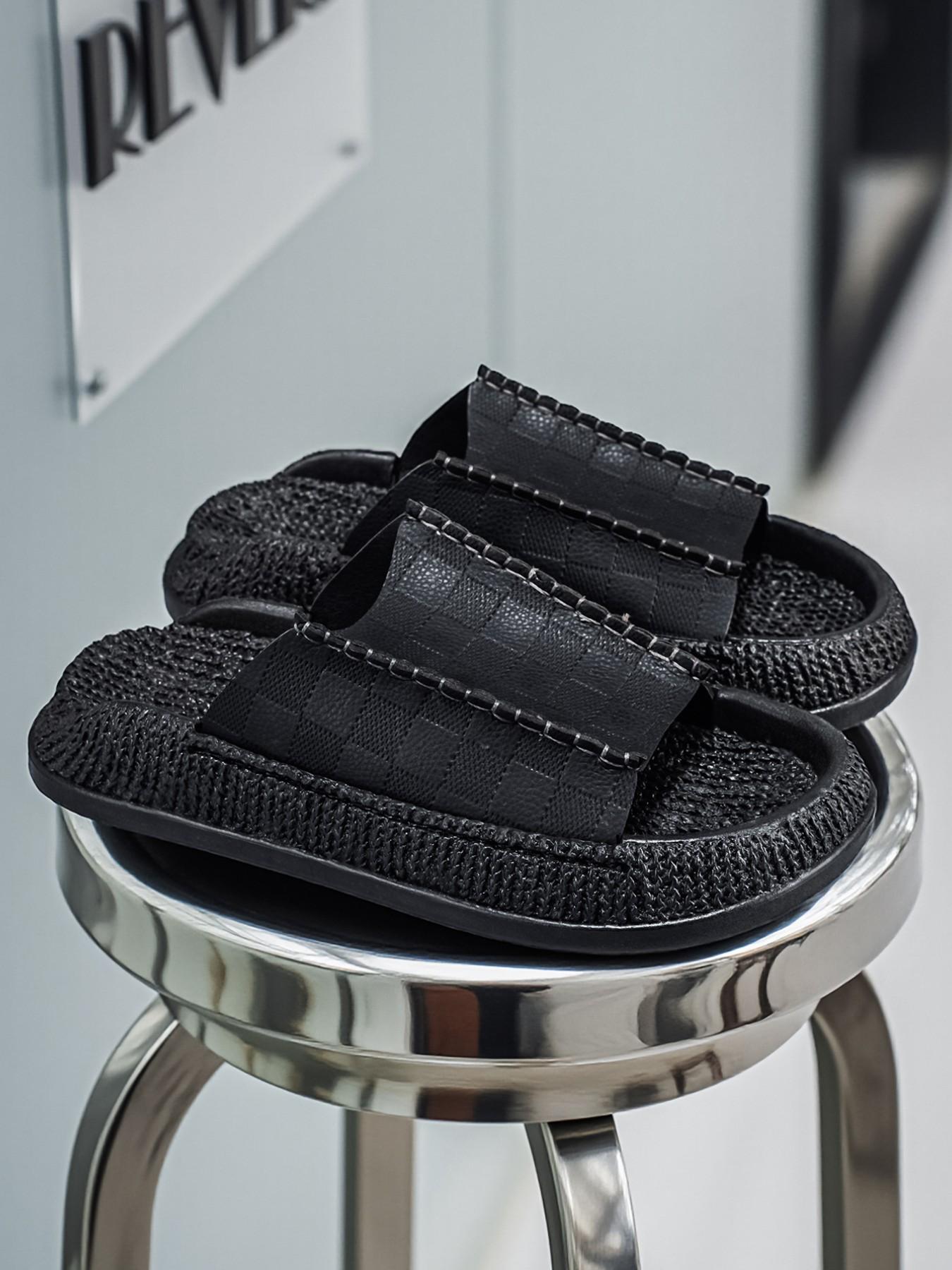 Summer Men's Sandals, Versatile Casual Slip-Ons, Soft Rubber Sole, Round Toe Design, Ideal for Beach & Driving, All-Season Comfort