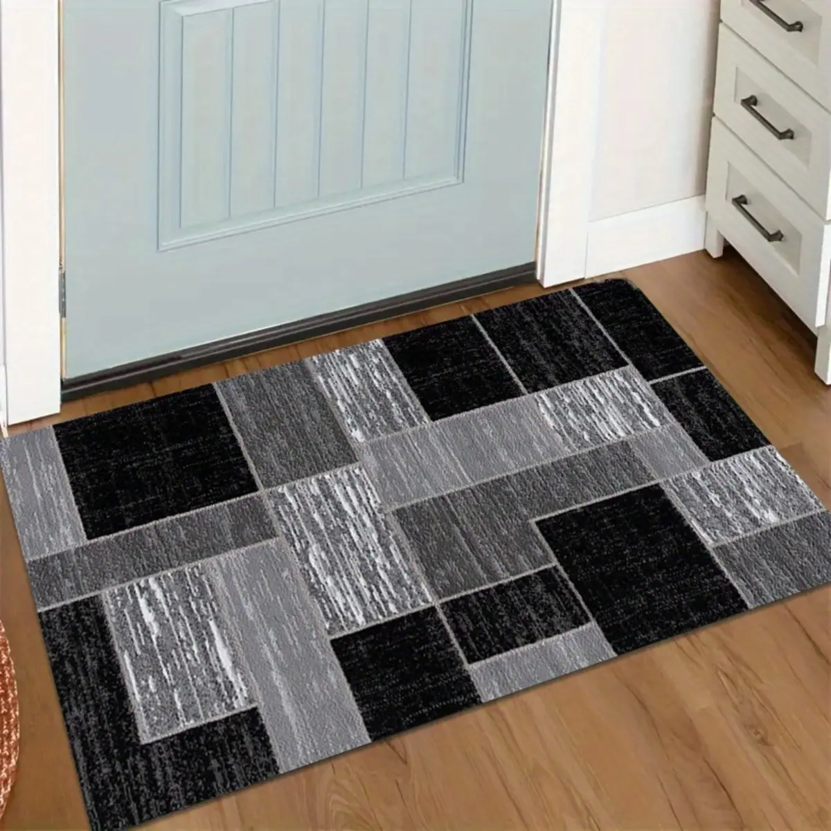 Minimalist Modern Doormat - Made of diatomaceous earth, machine washable, suitable for living room, kitchen, and bathroom entrances - Black and gray geometric pattern - Ideal for high-traffic areas and holiday decorations
