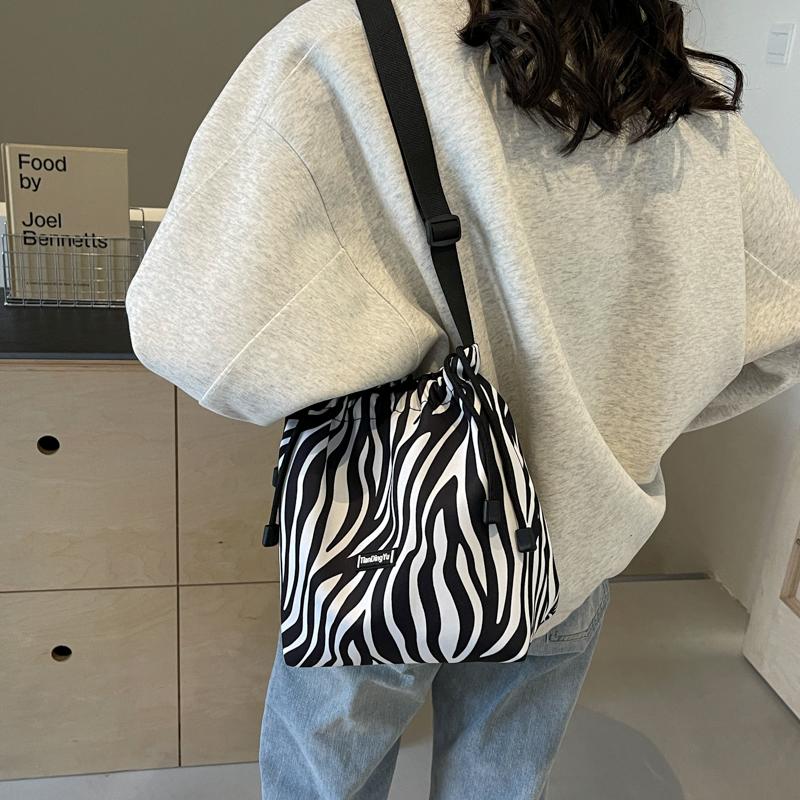 Women's Leopard Print Drawstring Bucket Bag, Lightweight Nylon Crossbody Shoulder Purse, Adjustable Strap, Casual All-Season Handbag