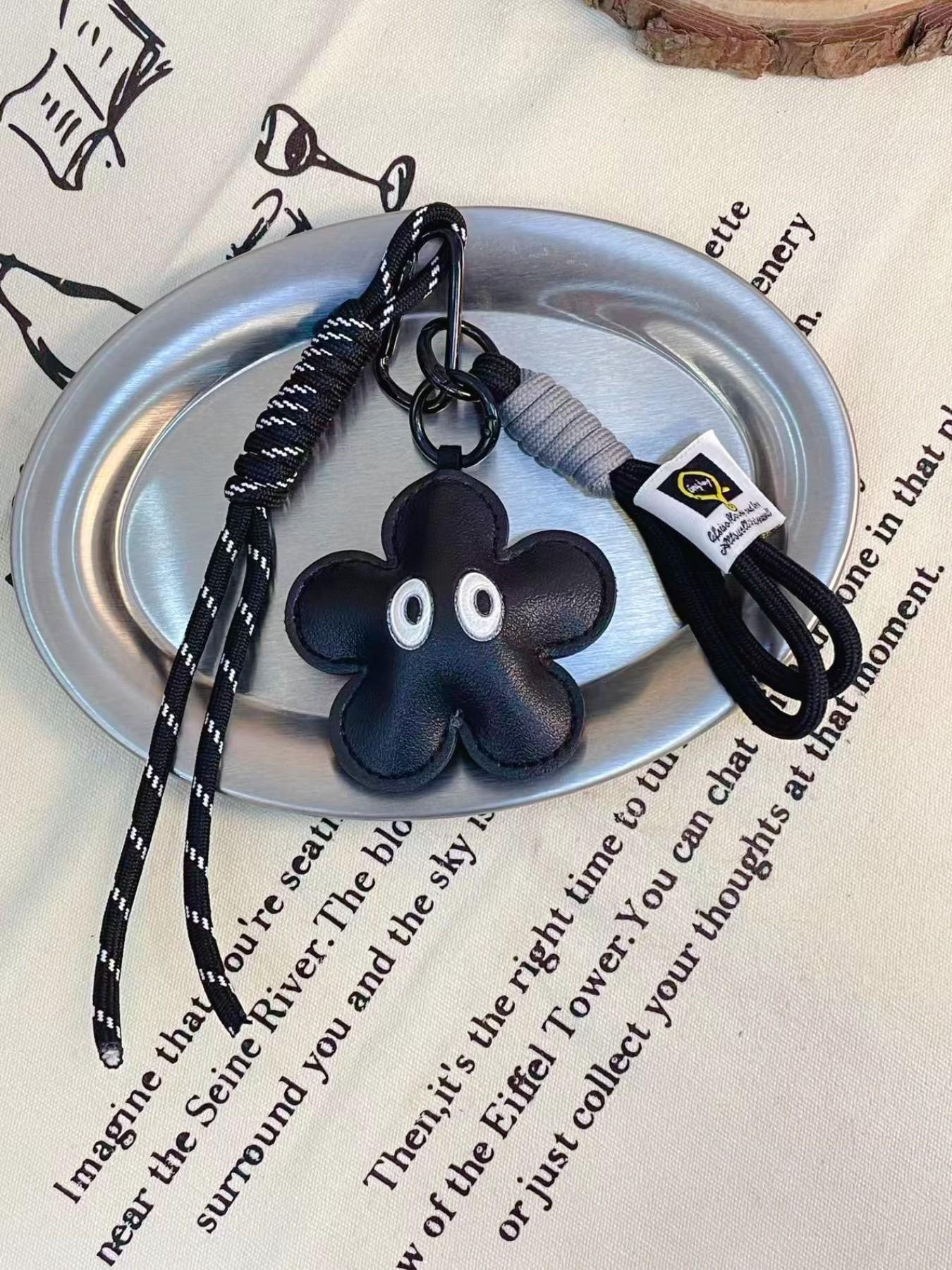 1 PCS Stylish Star & Flower Keychain | Artificial Leather Star & Flower Pendant | Bag Accessory | Suitable for Bag Pendants, Key Pendants | A Perfect Gift for Friends and Lovers | Valentine's Day Gift