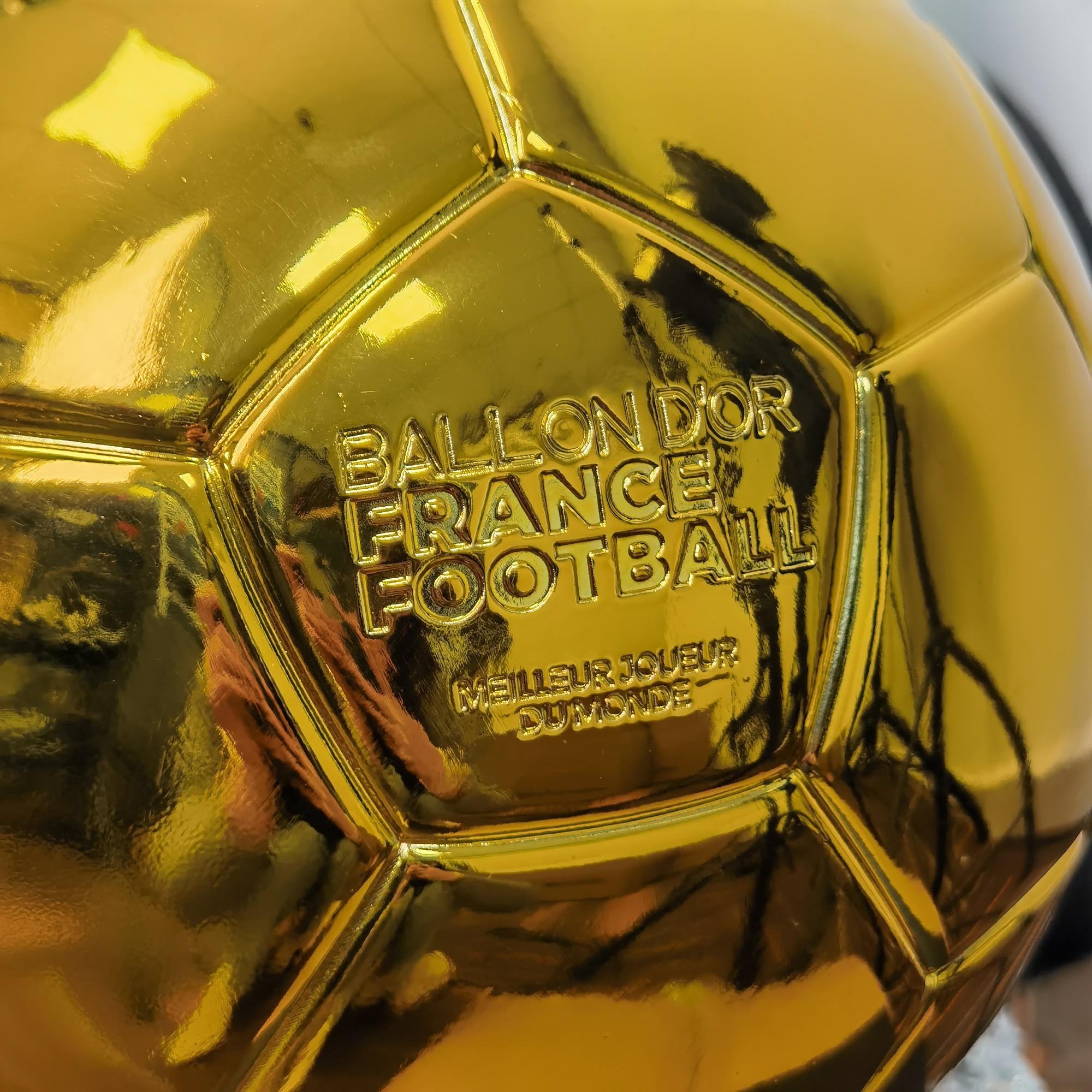Réplique Trophée Ballon D'Or En Résine – 20 Cm, Doré, Galvanoplastie – Cadeau Fan De Foot, Collection Et Décoration