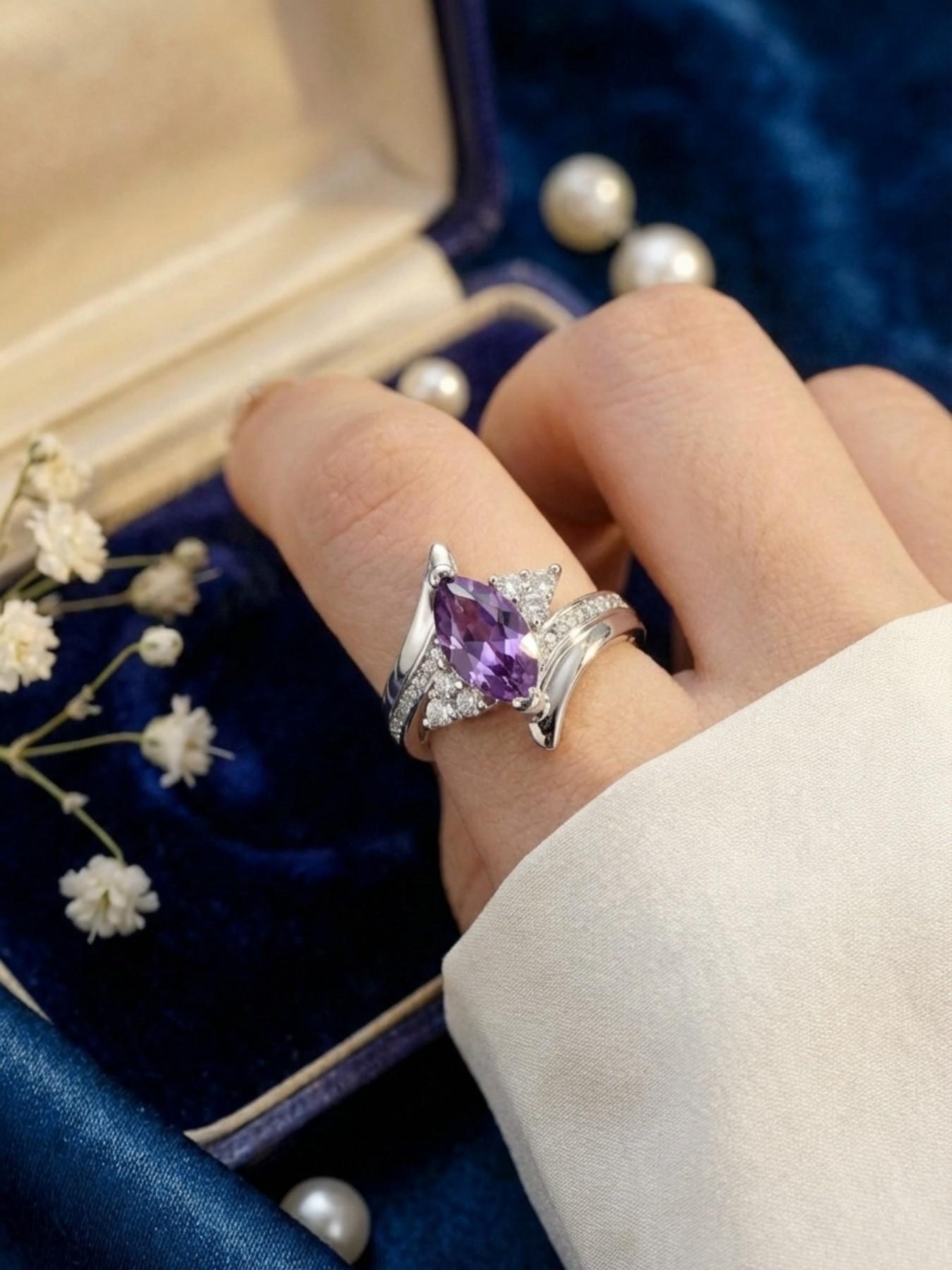 Elegant Geometric Ring with Micro-Pave Design, Unique Horse Eye Line Pattern, Copper Chain Material, Stylish Jewelry for Women