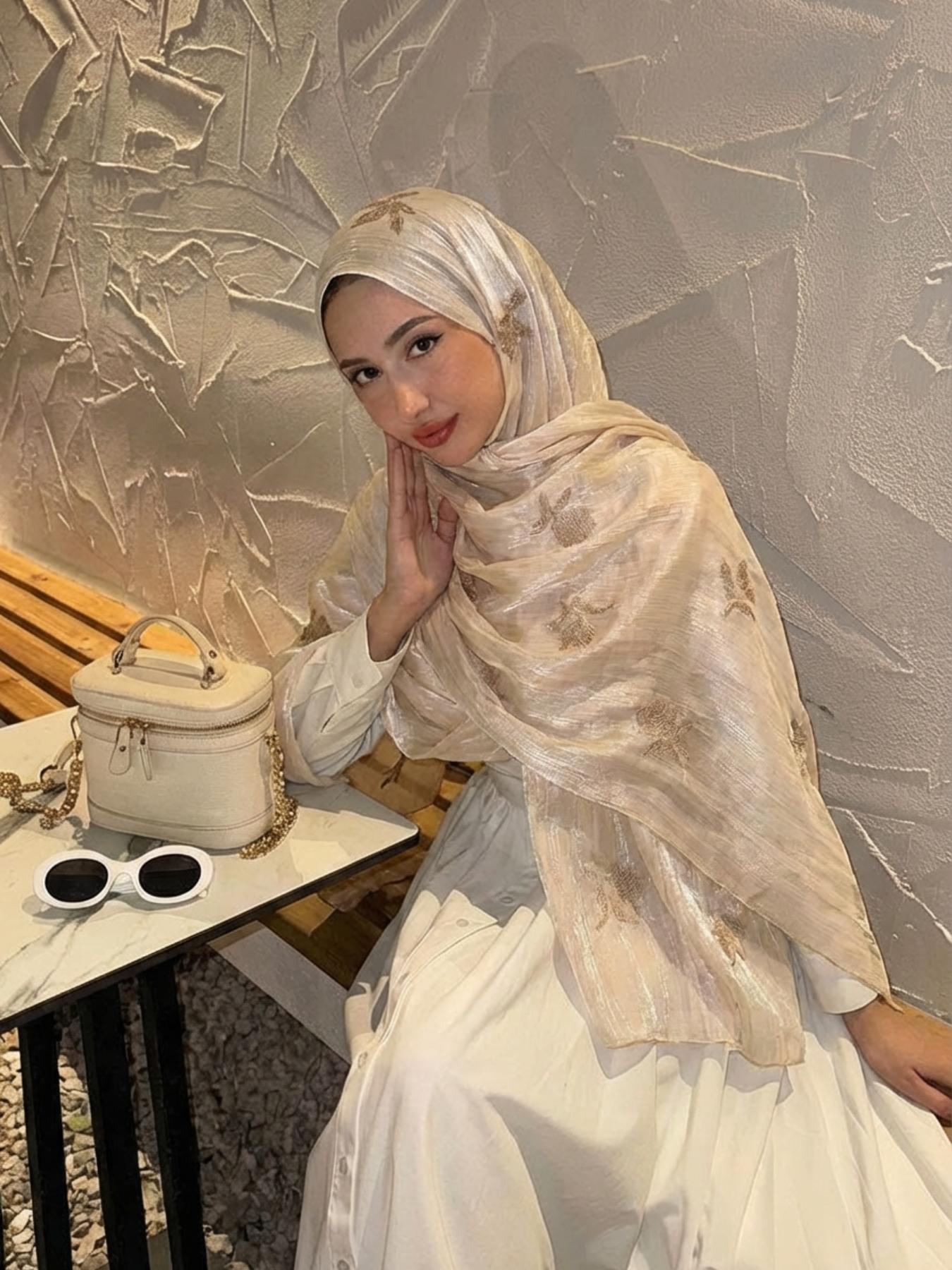 Women's Rose Floral Print Headscarf, Boho Style Beach Sunshade Wrap, Shimmer Satin Silk, Elegant Hijab for Daily Wear, Outdoor Leisure