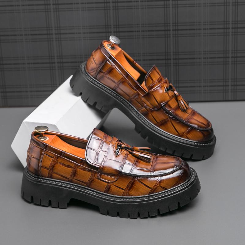 Ubetif Men's 2025 Fashionable Casual Tassel Decor Leather Slip-on Shoes,  Exquisite appearance Loafers, Simple Design Elegant Plain Round Toe Loafers, Business Style Temperament Flats for Daily Wear, MenShoes, Office Shoes, Valentine's Day, Gift for Him